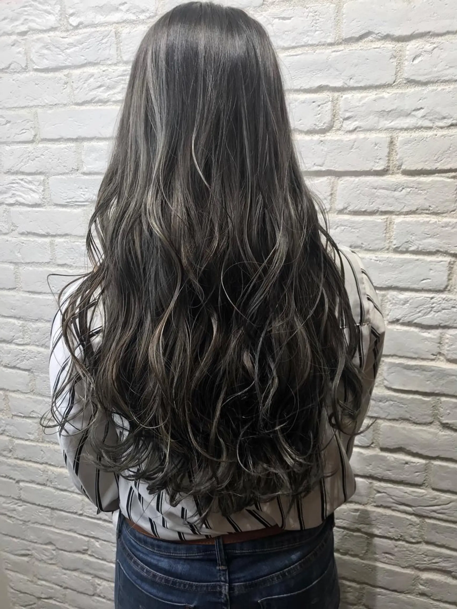 ロング カラー ブリーチ UMEDA FIGAROのヘアスタイル