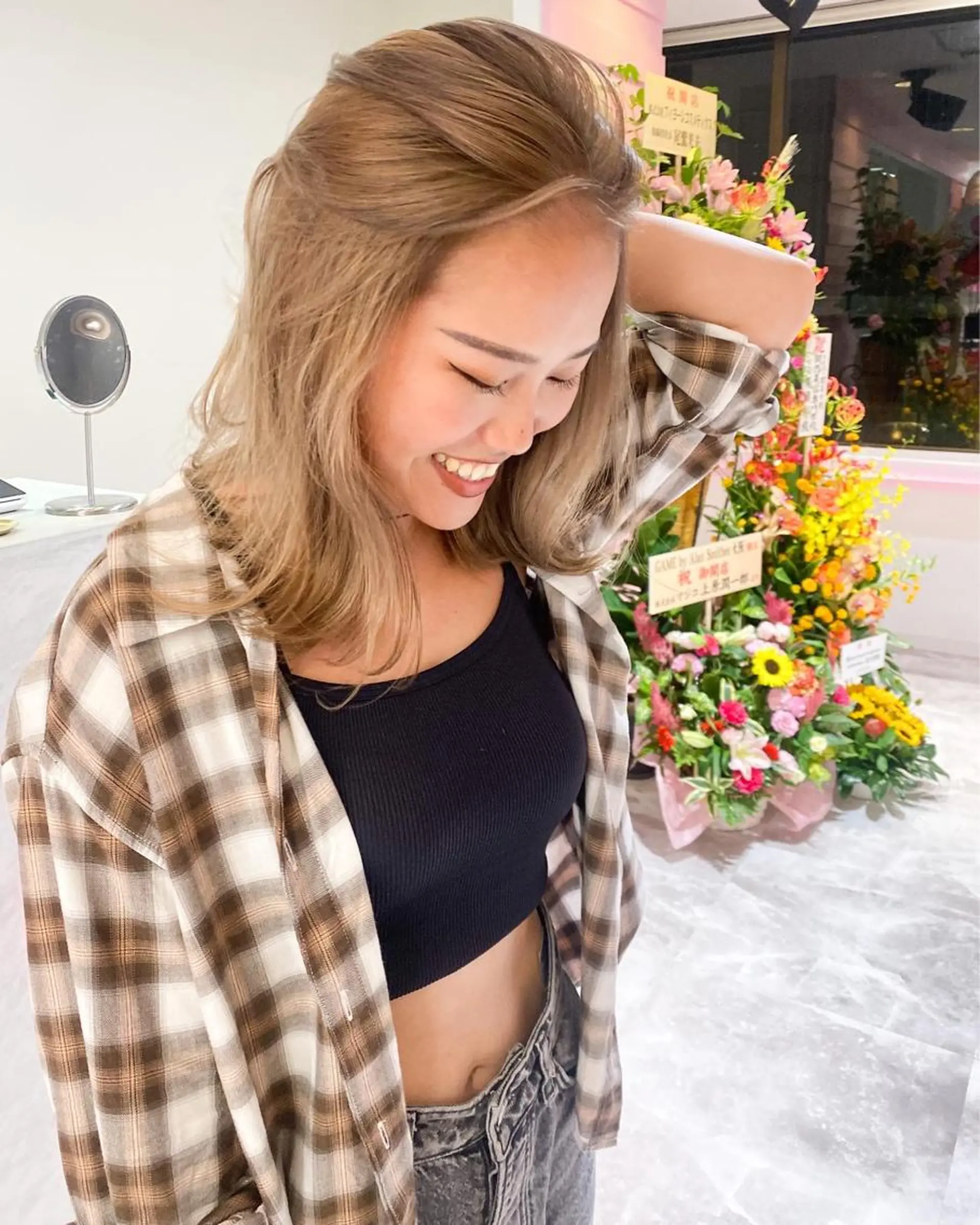 セミロング 髪質改善韓国レイヤー SHIORI🦋のヘアスタイル