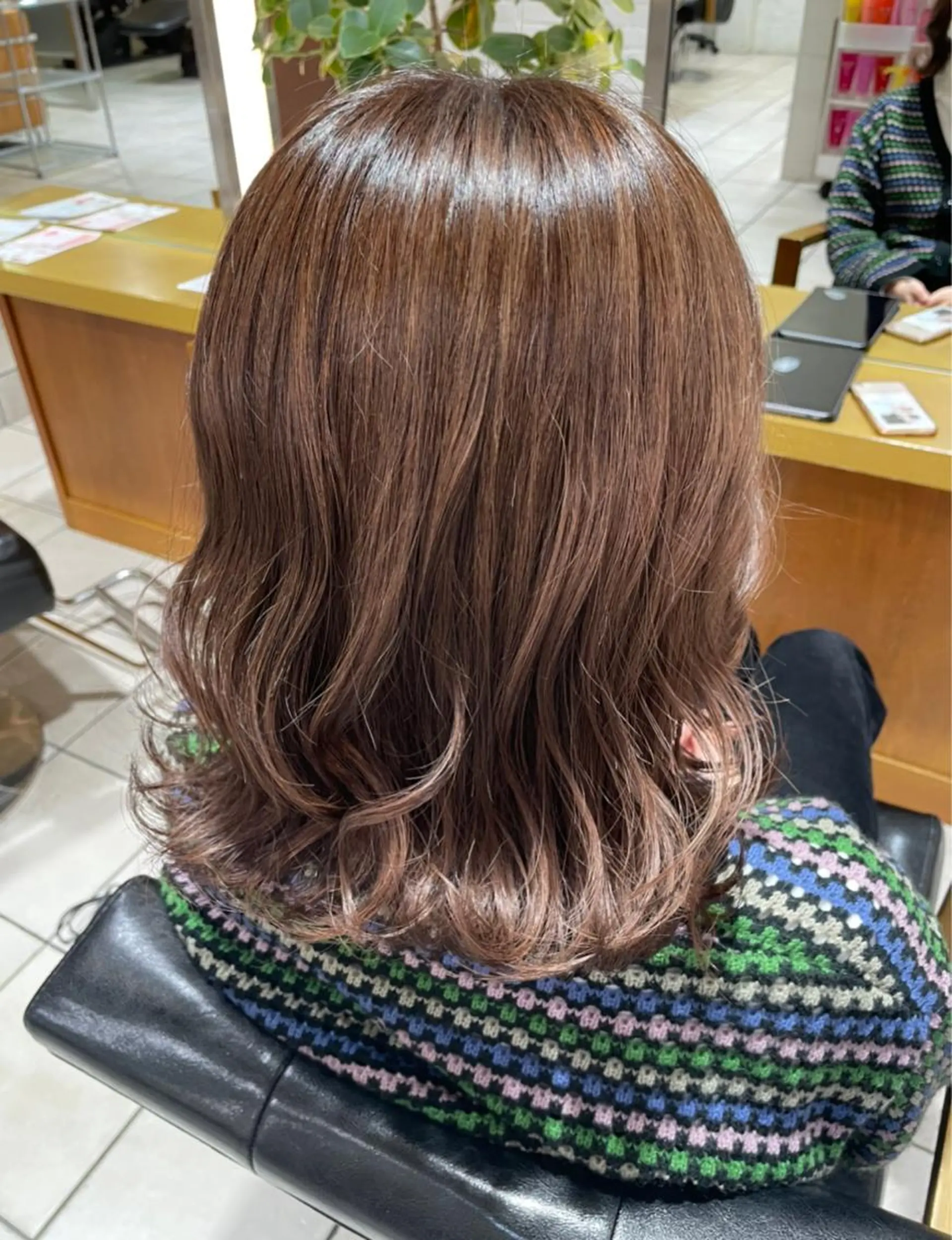 ミディアム カラー ブラウンカラー ショコラブラウン 🩰韓国レイヤー🩷 艶カラー🌷小栁歩美のヘアスタイル