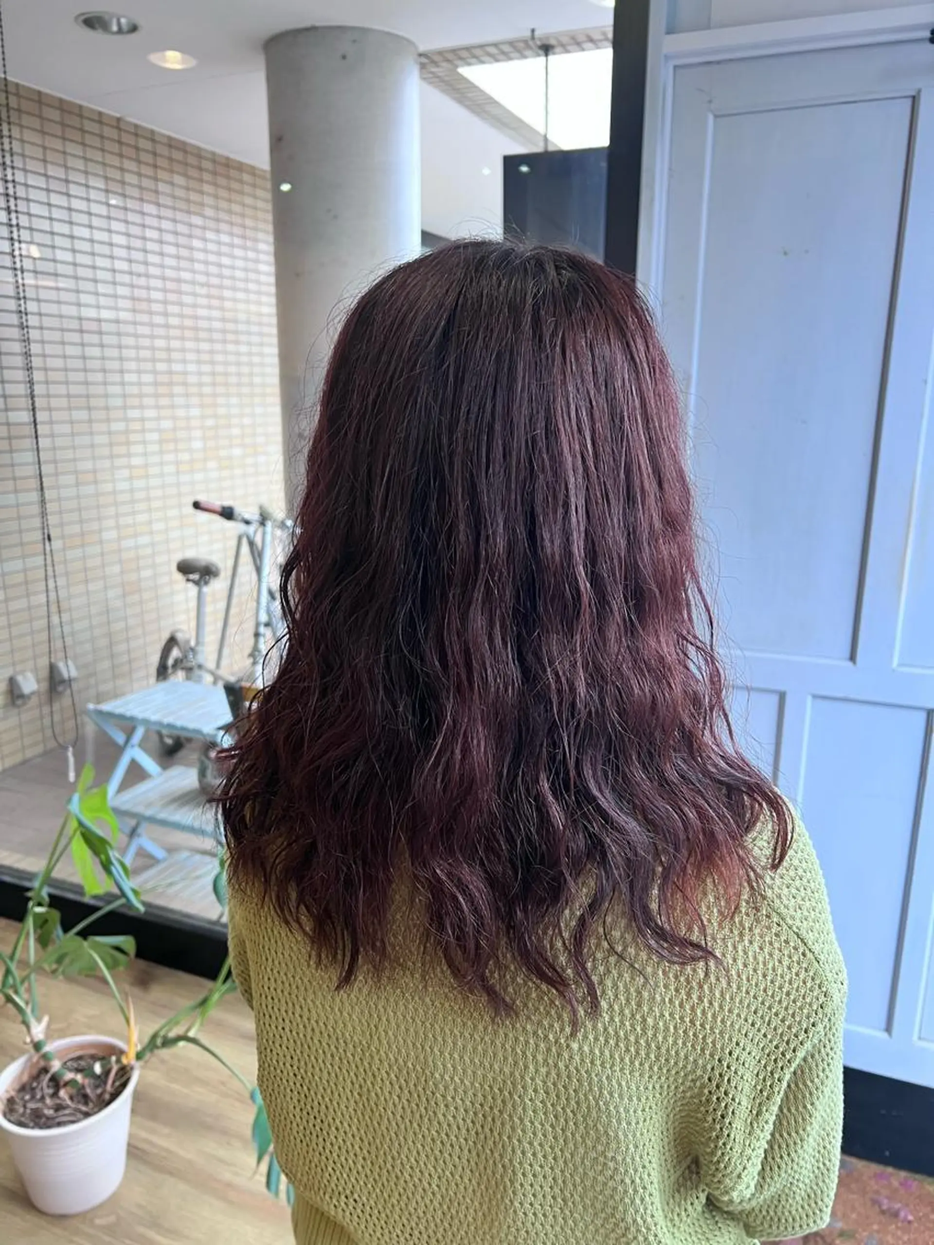 ロング カラー ピンクカラー ヘアカラー トリートメント ツキダテ ユイのヘアスタイル