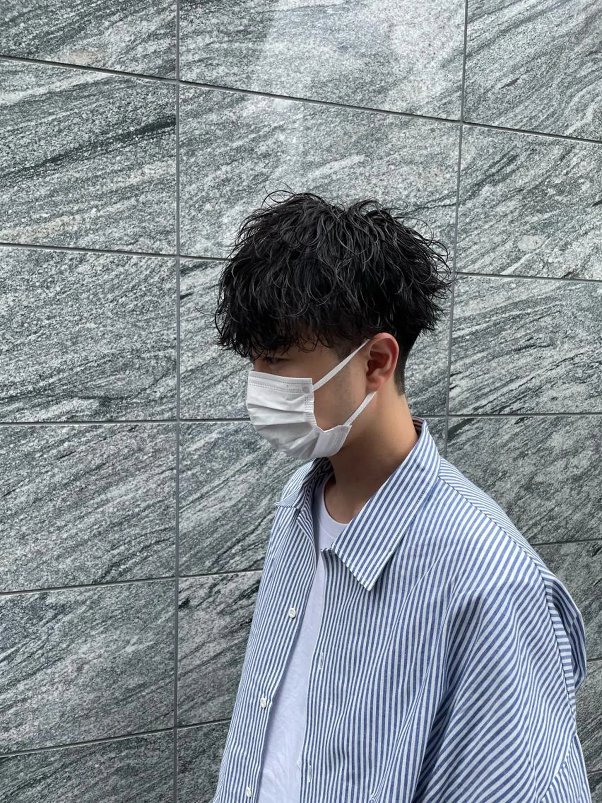 ショート カラー パーマ ヘアアレンジ メンズ マツエク・マツパ アイブロウ センターパート メンズハイトーン マッシュウルフ マッシュ メンズパーマ カット パーマ トリートメント ヘッドスパ ヘアセット スパイキー/フェザー /波巻き/かいとのヘアスタイル