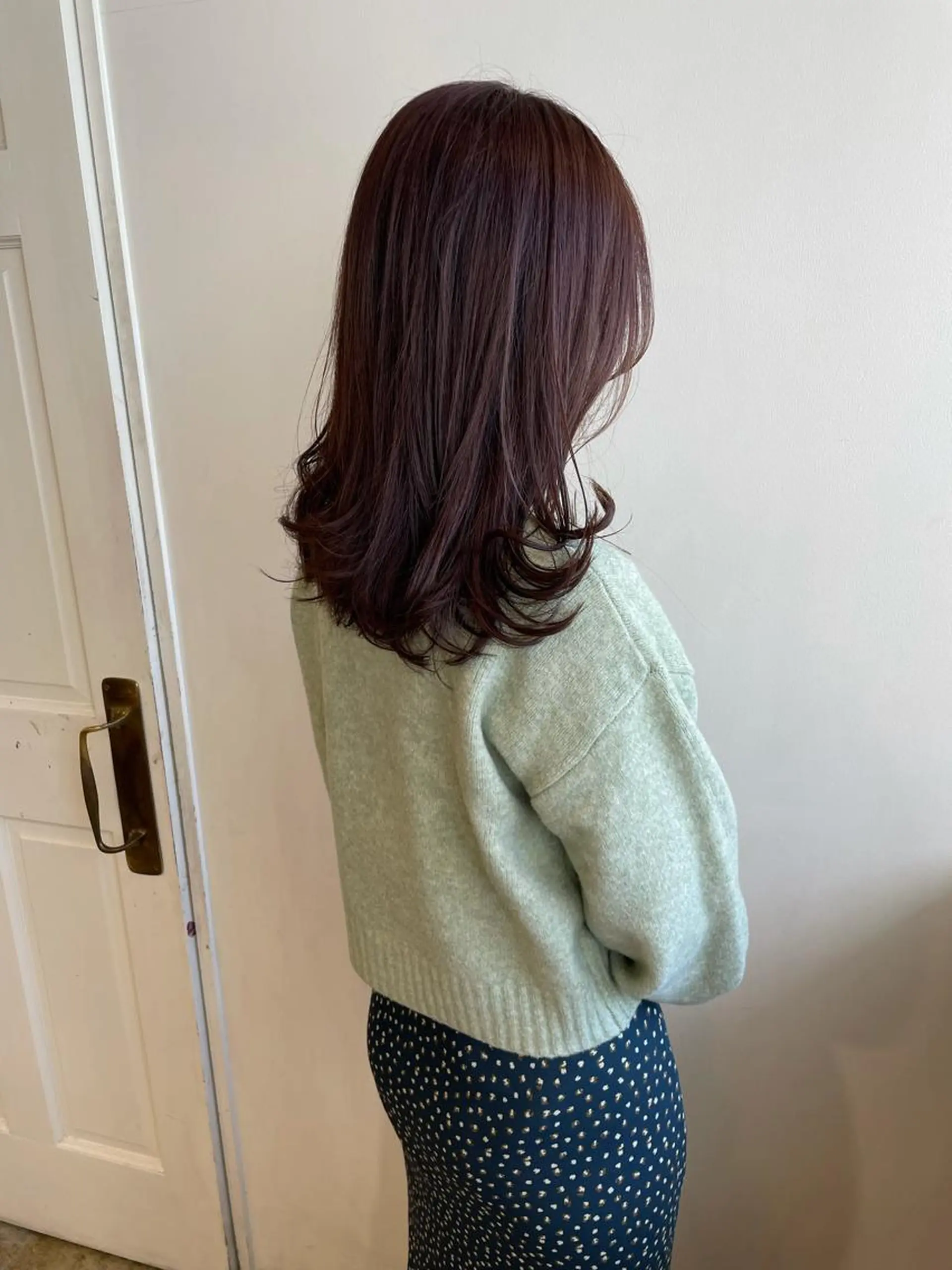 セミロング カラー ベージュカラー パープルカラー ヘアカラー トリートメント MIOベージュカラー 柔らかいカラーのヘアスタイル