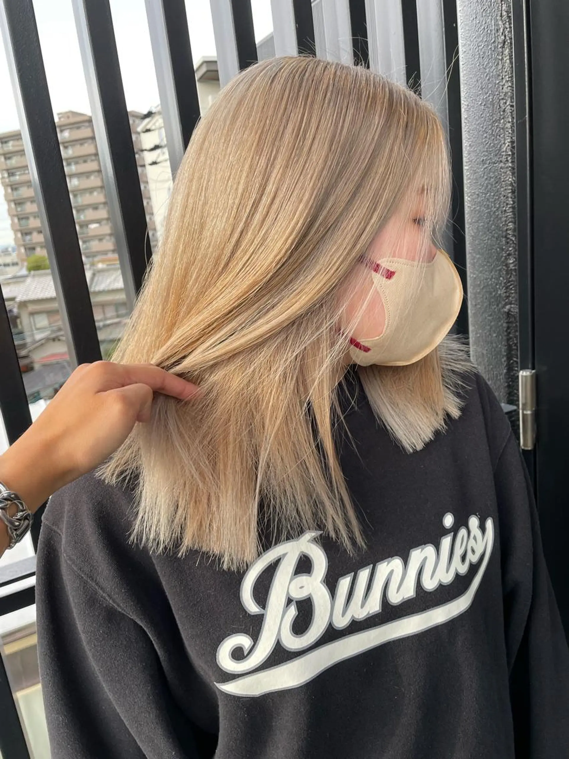 セミロング カラー ブロンド ホワイトブロンド ヘアカラー YUI/ ブリーチカラー🌷のヘアスタイル