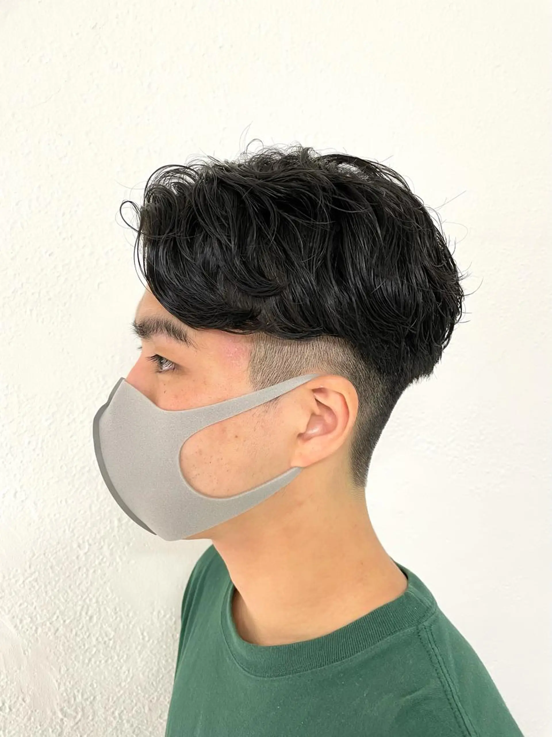 ショート パーマ メンズ センターパート メンズパーマ 刈り上げ ニュアンスパーマ カット パーマ 【東北メンズヘア1 位受賞🥇】本間祐太のヘアスタイル