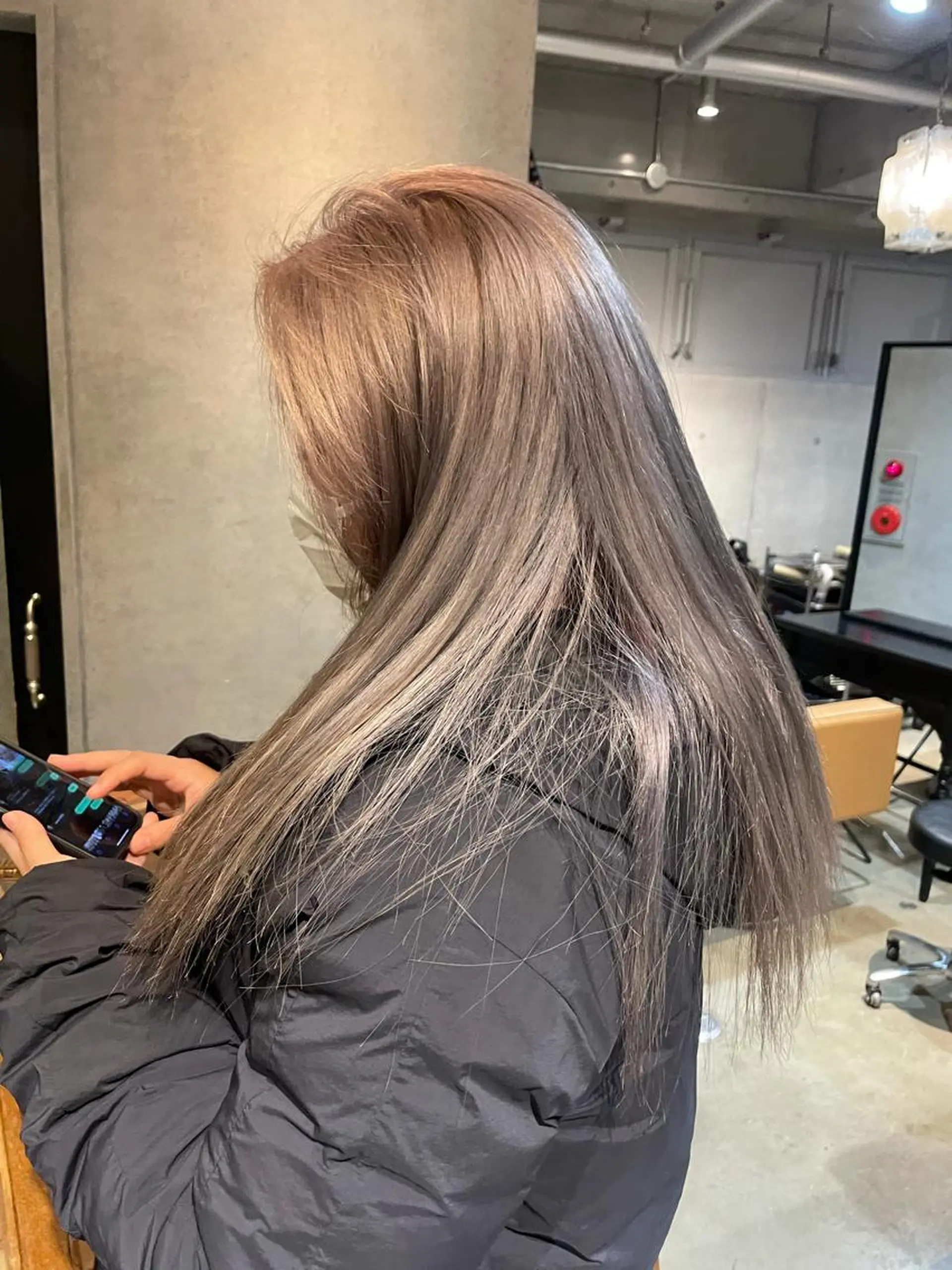 ロング カラー ベージュカラー ブリーチ ピンクカラー ピンクベージュ maina/透明感 ベージュ/ブラウンのヘアスタイル