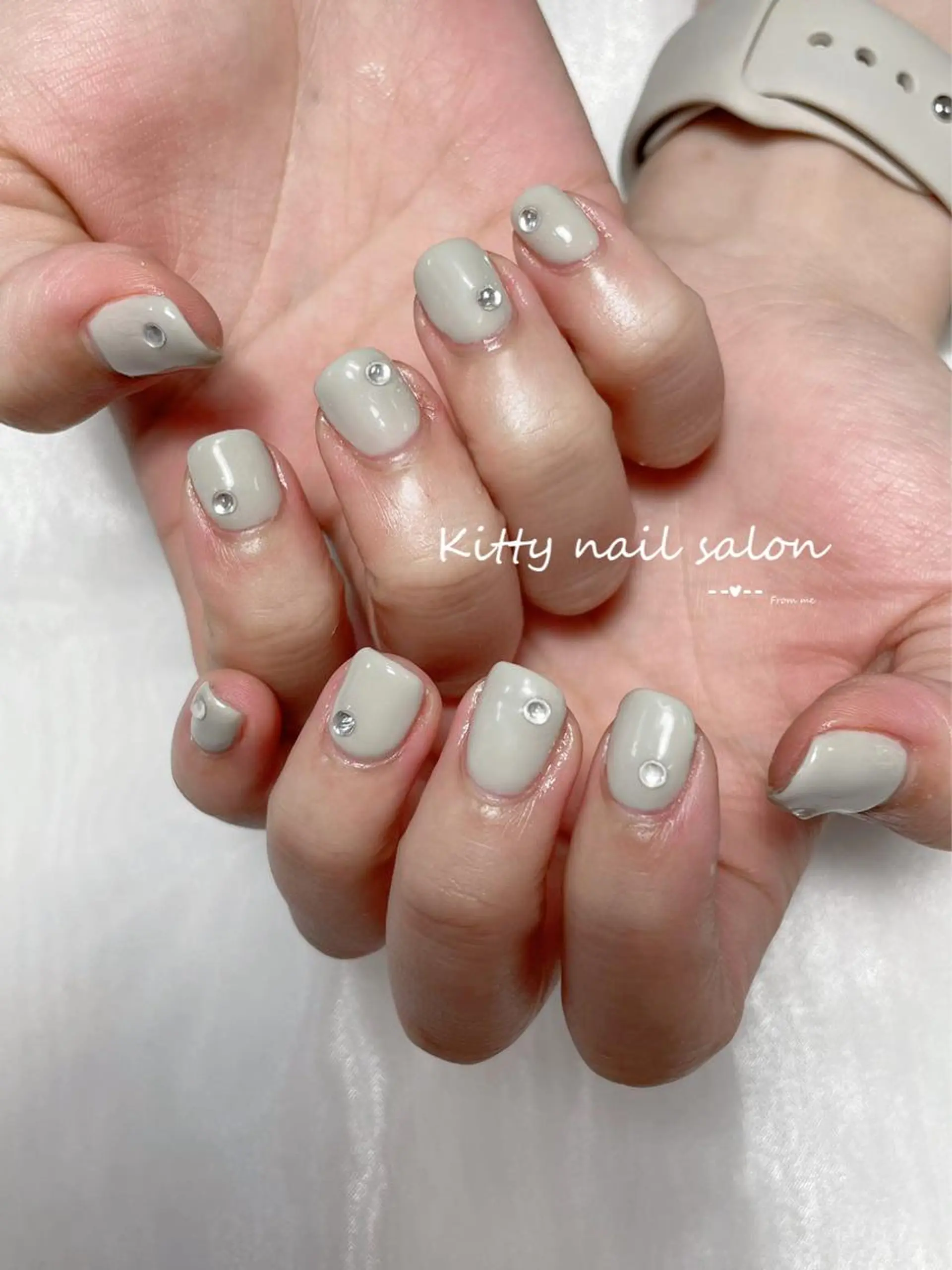 ネイル ストーンネイル kitty nail salonのネイルデザイン