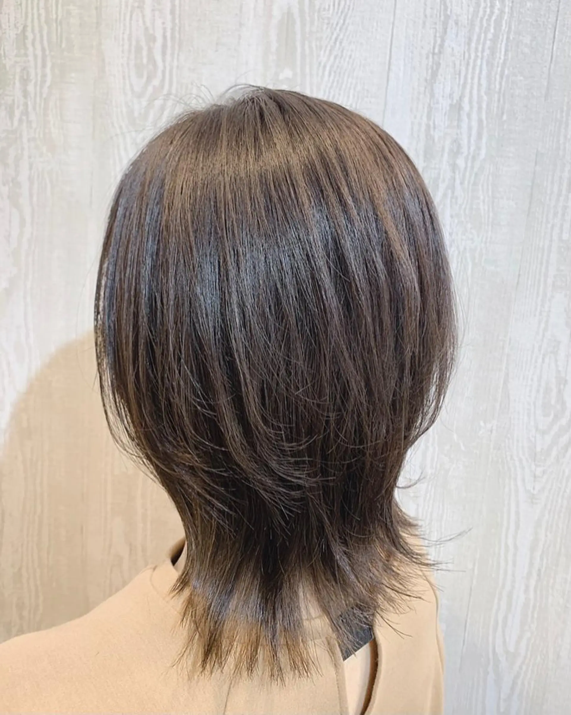 ミディアム カラー ヘアアレンジ ミディアムレイヤー アッシュ レイヤーカット HUENEST アカデミーサロンのヘアスタイル