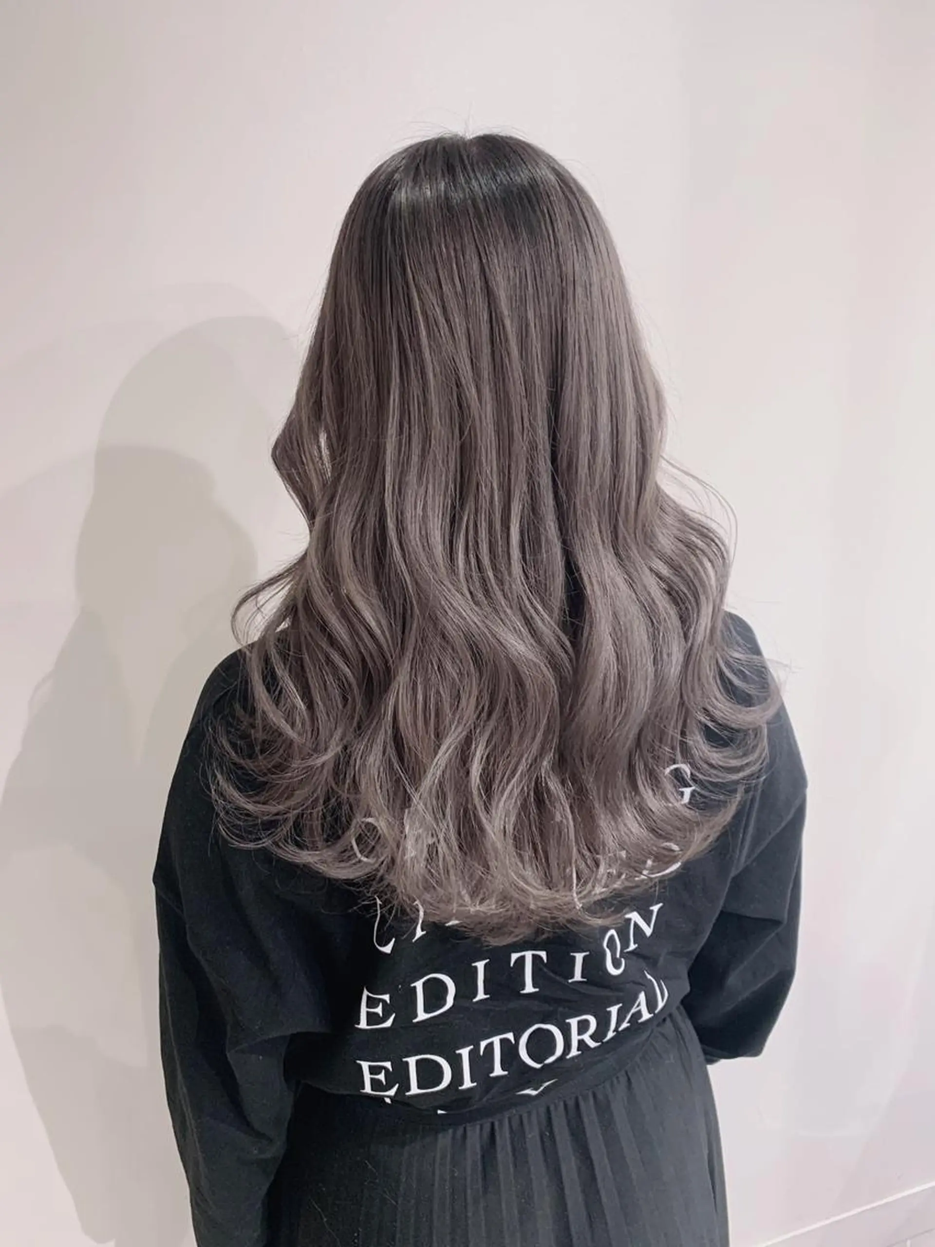 ロング カラー ムラ修正.ホワイト エクステ🤍アミルのヘアスタイル