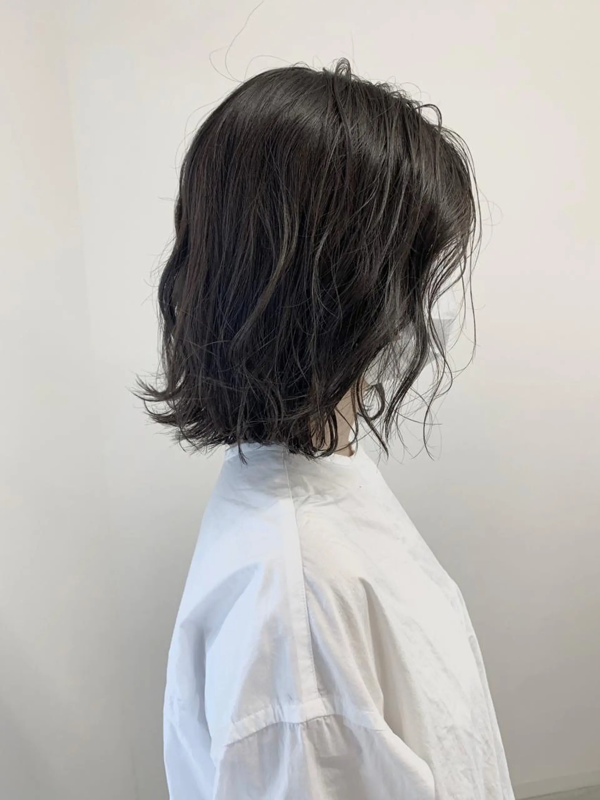 ミディアム カラー 肌に馴染む暗髪 梅田・増田のヘアスタイル