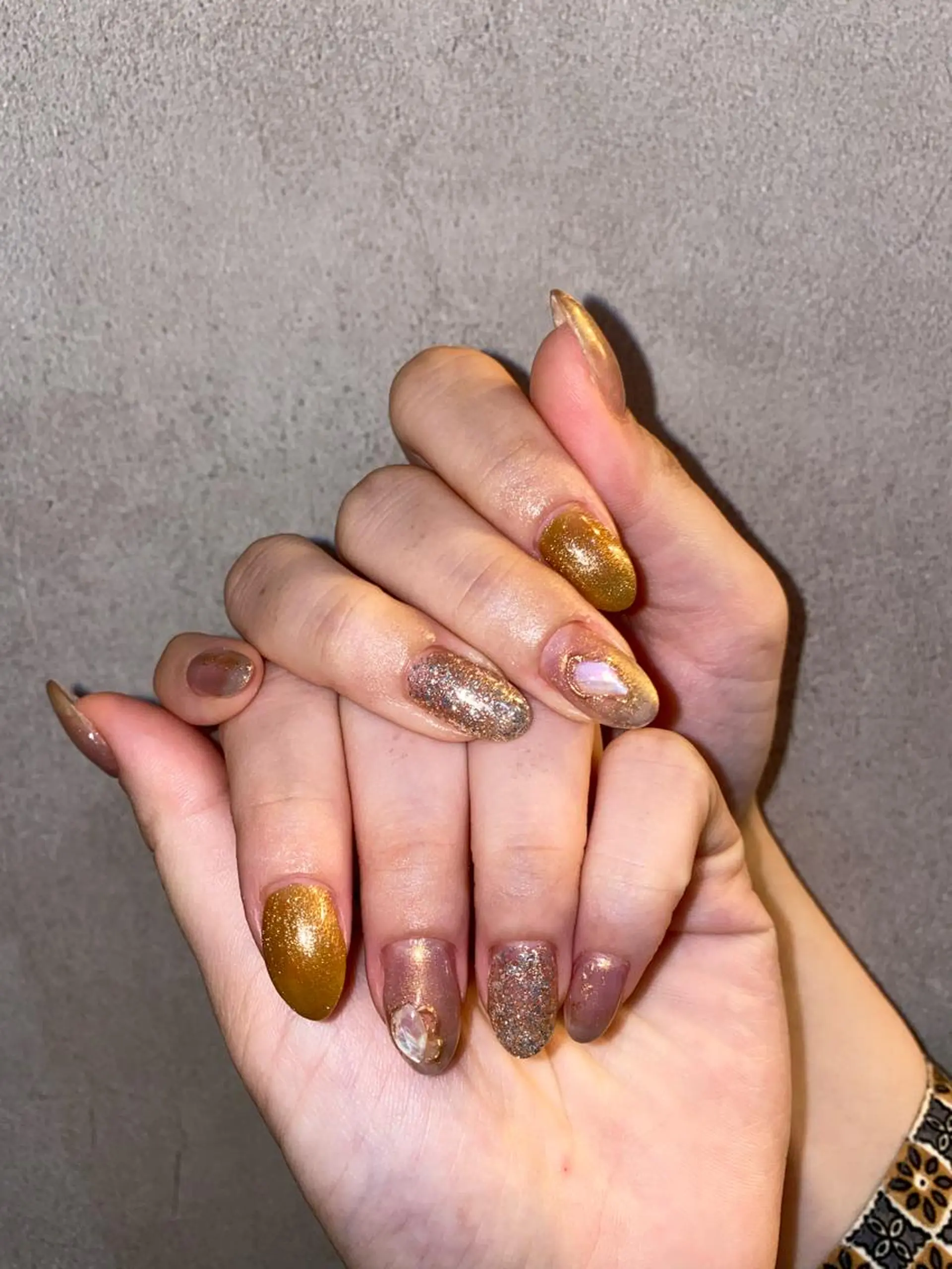 ネイル ゴールド ハンドネイル Yarm As Etel.のネイルデザイン