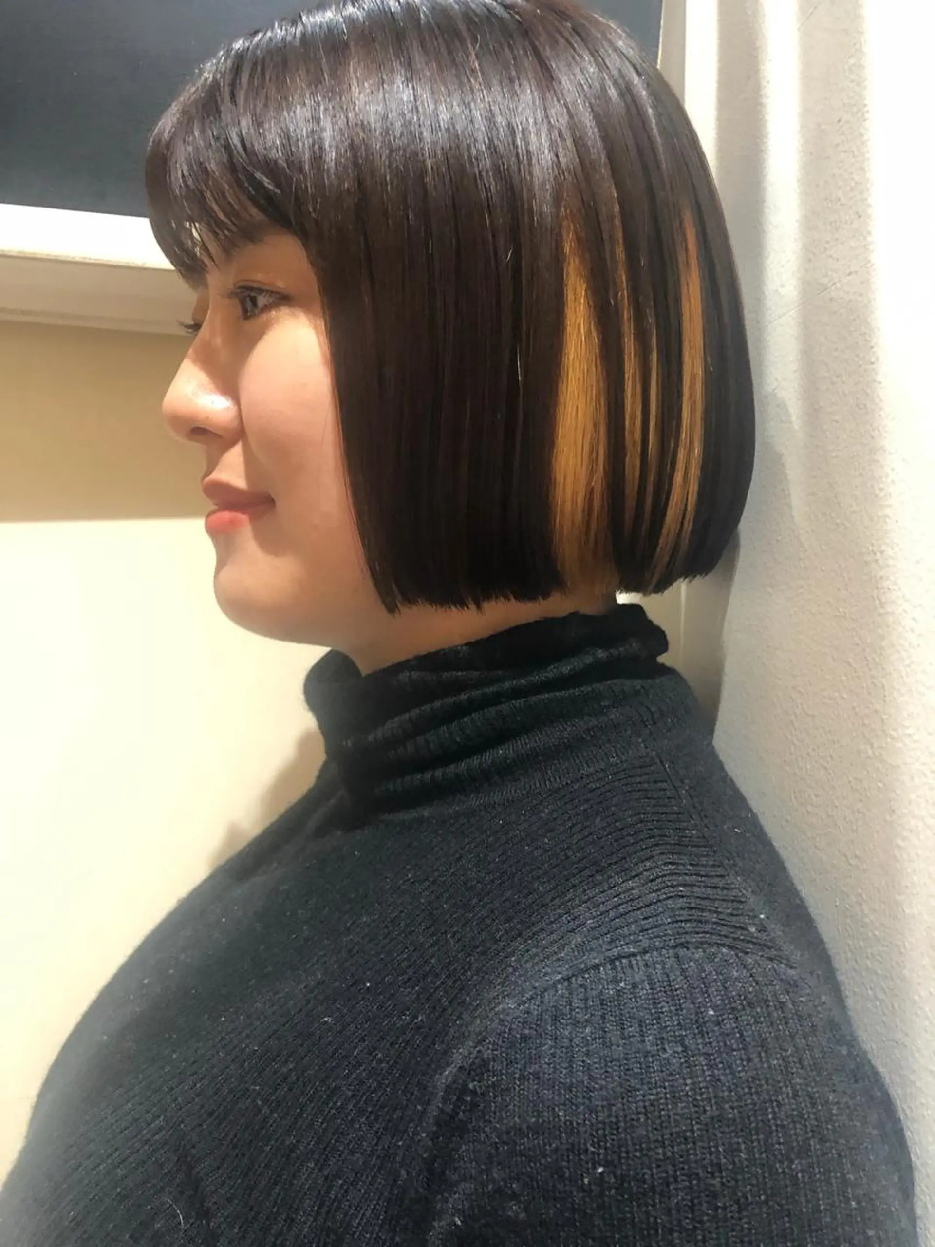 ショート ボブ tomo🍒パーマ ハイトーン似合わせのヘアスタイル