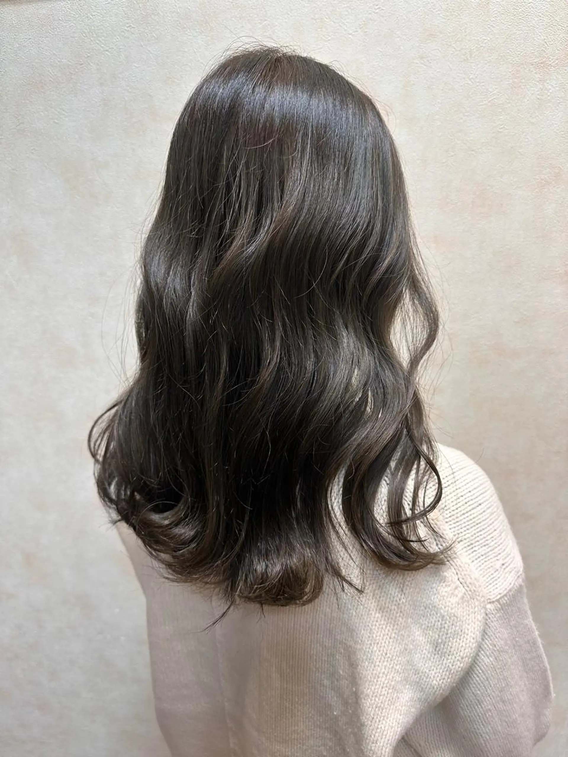 セミロング カラー ベージュカラー オリーブベージュ アメイジングヘアー 千歳店　福嶋のヘアスタイル