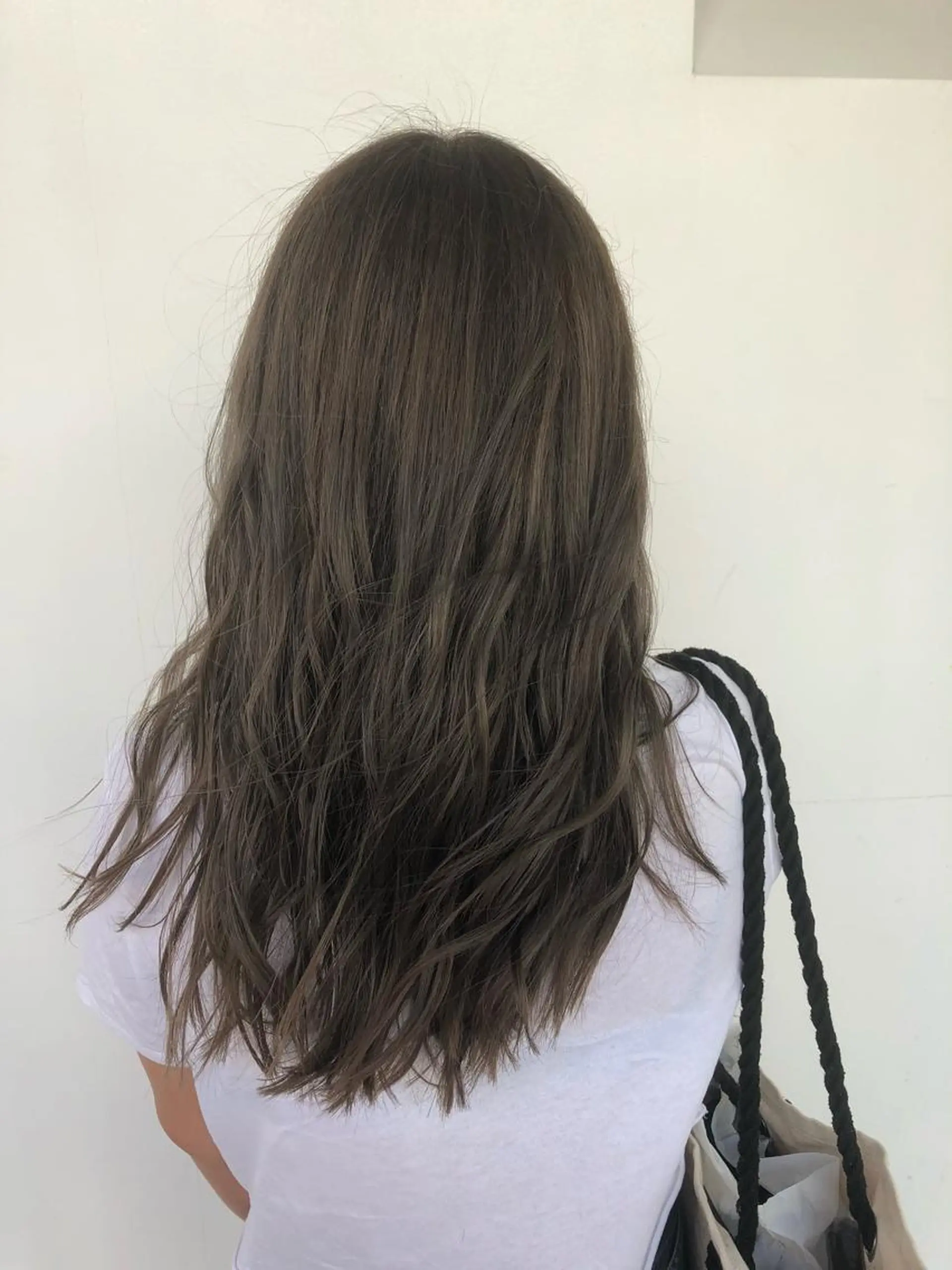 セミロング カラー ベージュカラー グレージュ 東條 克義のヘアスタイル