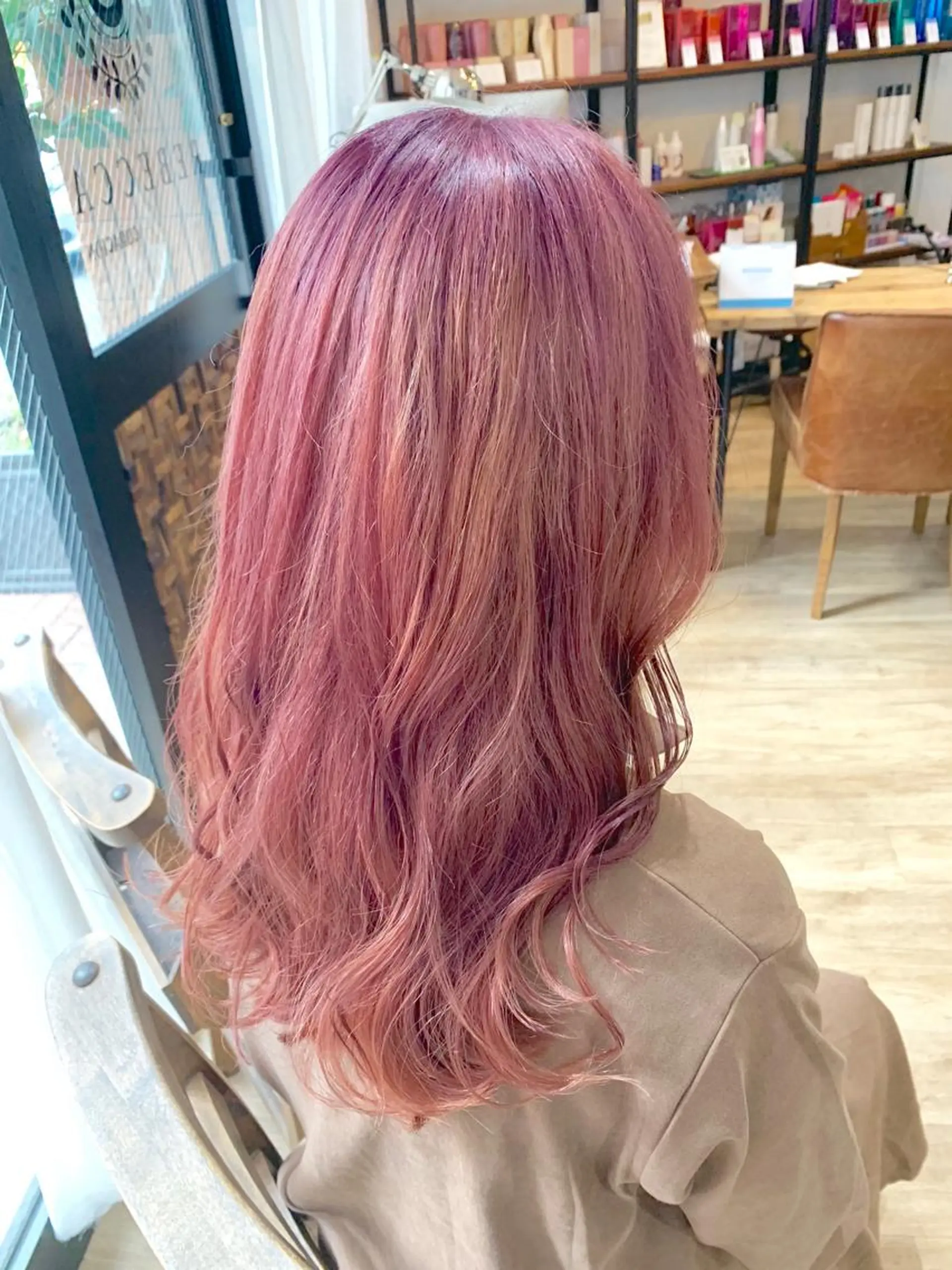 ミディアム パーマ いけだ　ひかり ハイライトくびれヘアのヘアスタイル