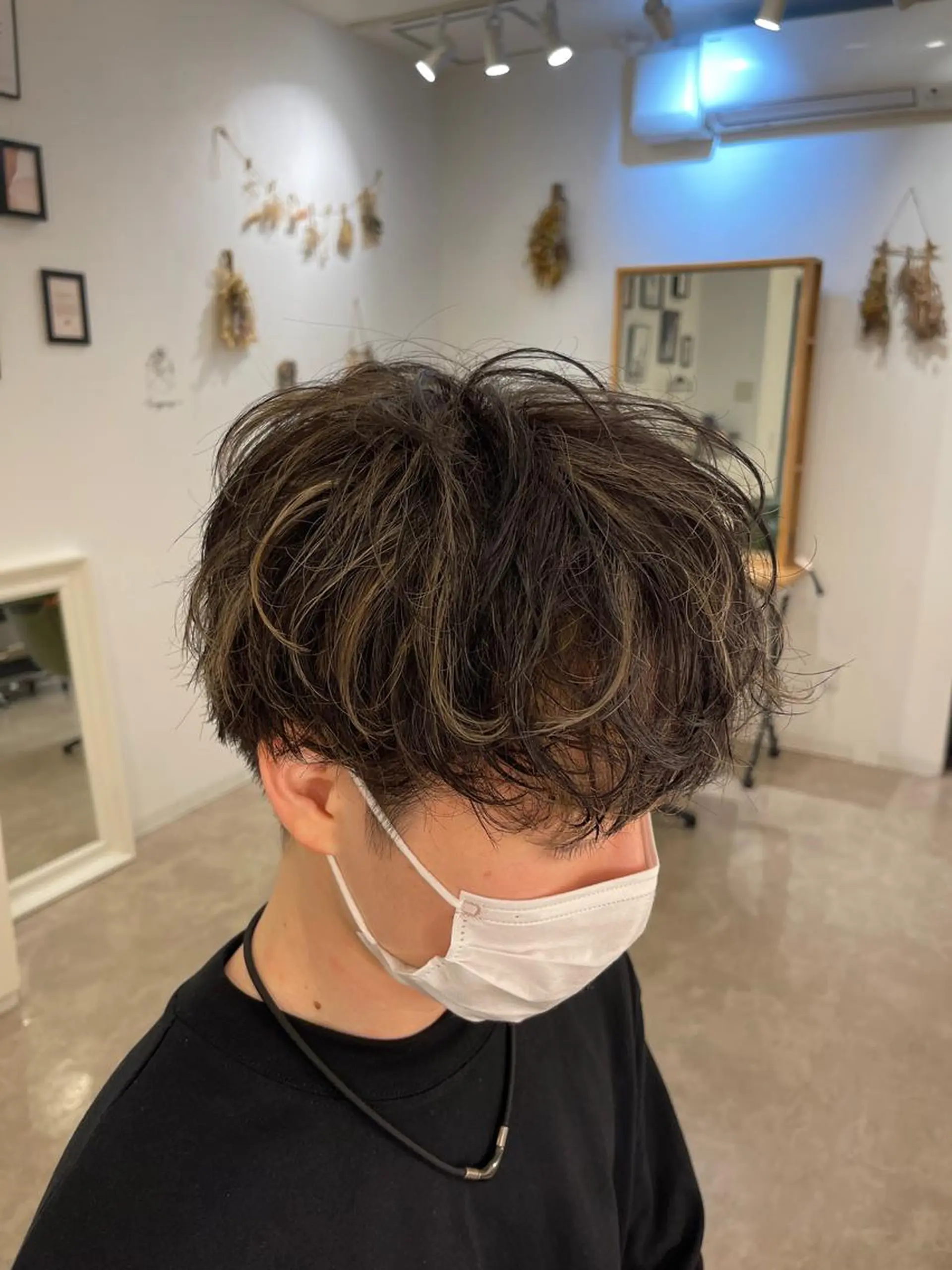 カラー メンズ メンズハイライト ハイライトカラー 縮毛・酸性ストレート 特化のヘアスタイル