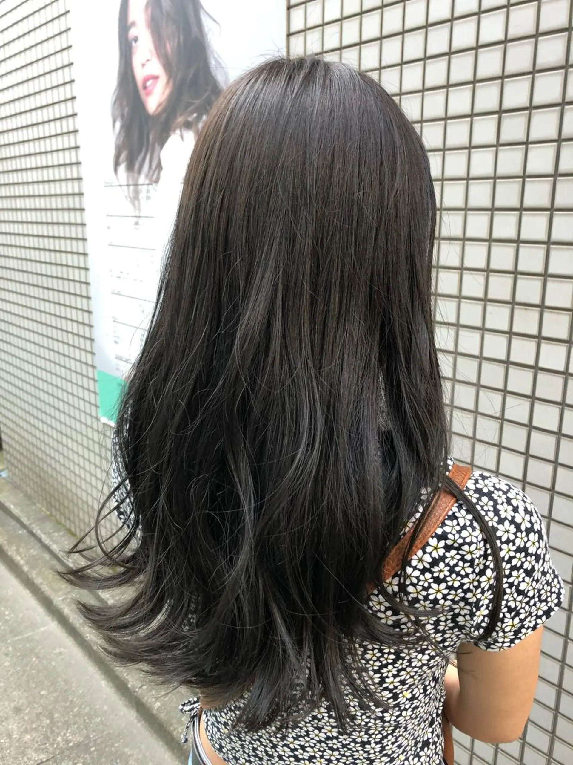 カラー イルミナカラー 伊東 彩花のヘアスタイル