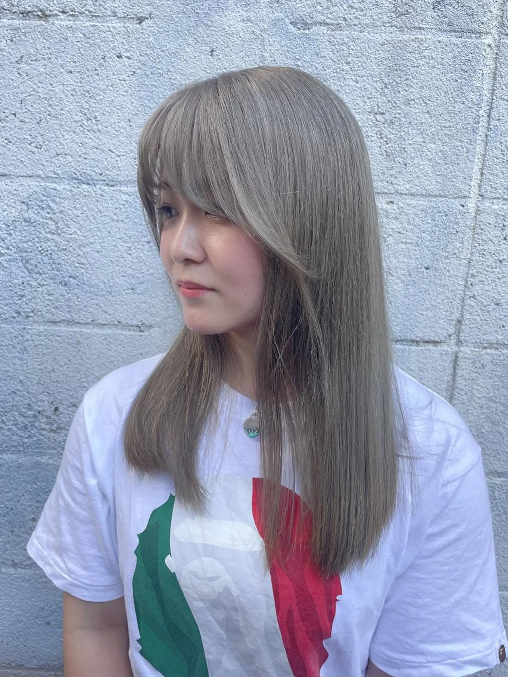 ロング カラー ブリーチ グレージュ ヘアカラー トリートメント ヘアアレンジ にいた　かづしげのヘアスタイル