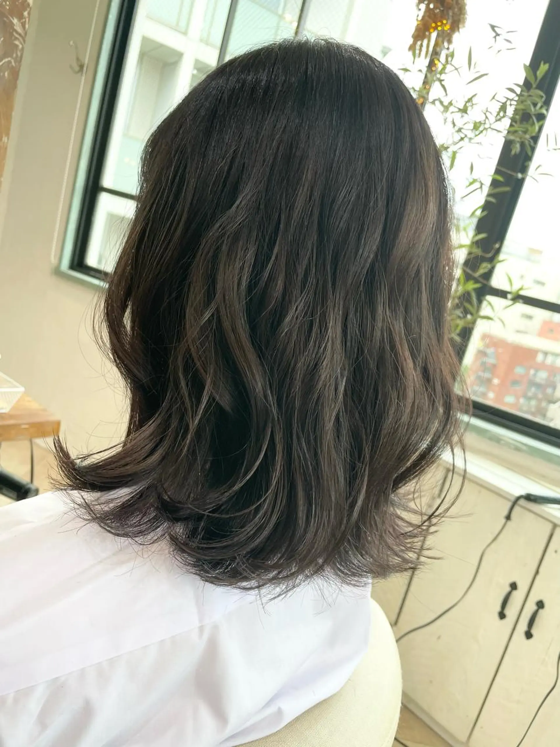 ミディアム 金子 しおりのヘアスタイル