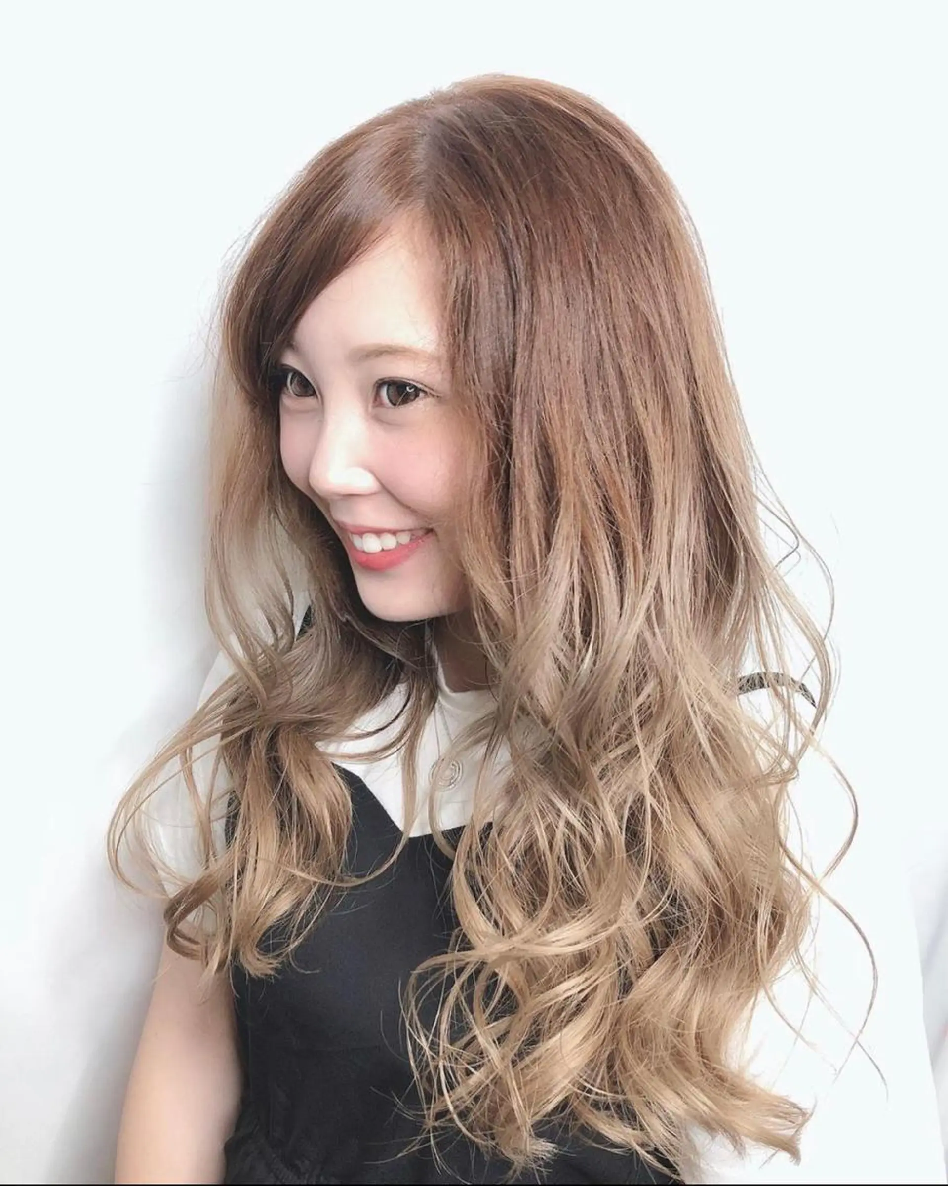 セミロング カラー Gaudi / ガウディのヘアスタイル