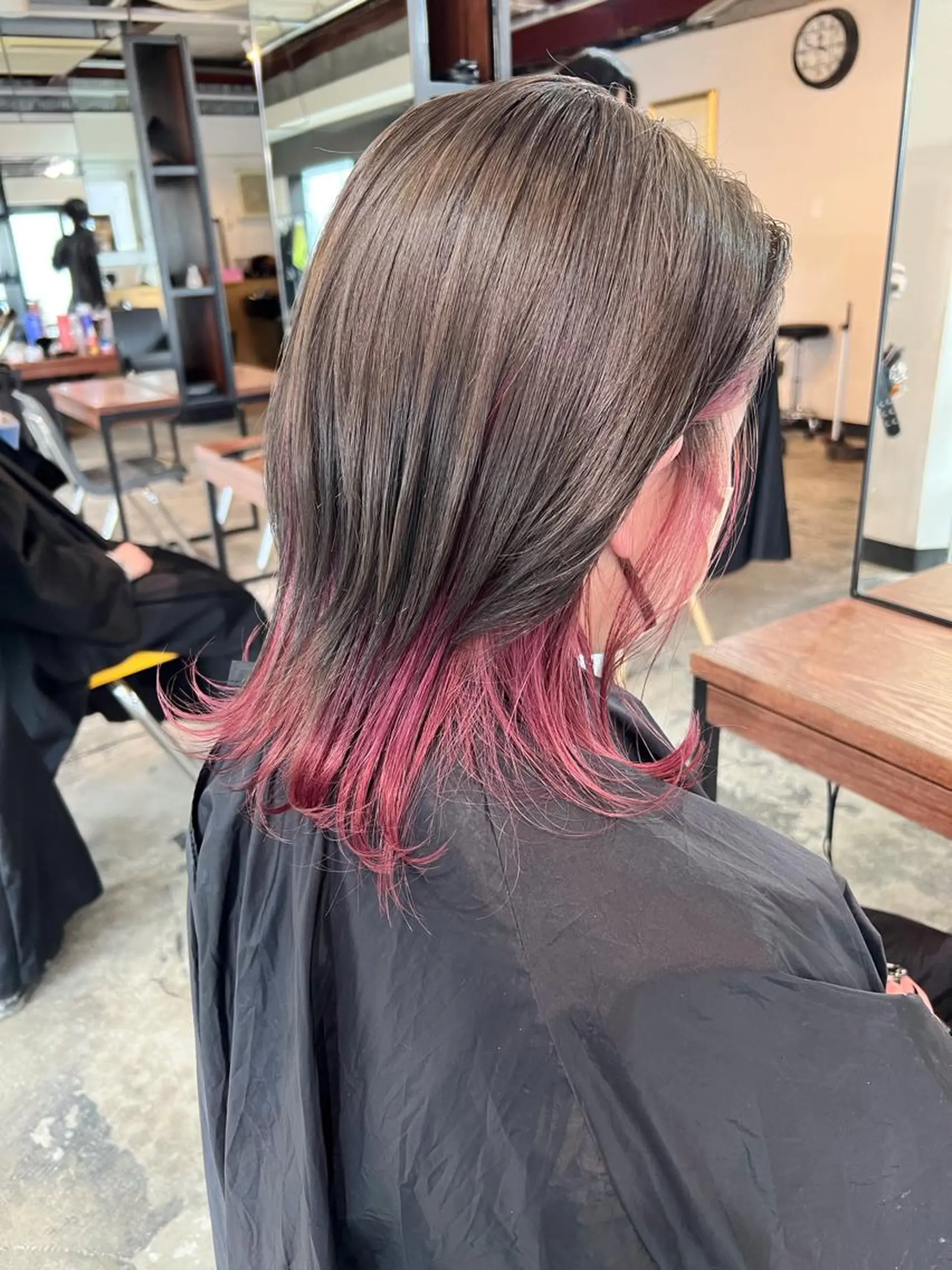 ミディアム カラー アイブロウ ミディアムパーマ バレイヤージュ ブリーチ ケアブリーチ ダブルカラー カット ヘアカラー トリートメント ☀️Luana☀️ 公式/大通のヘアスタイル