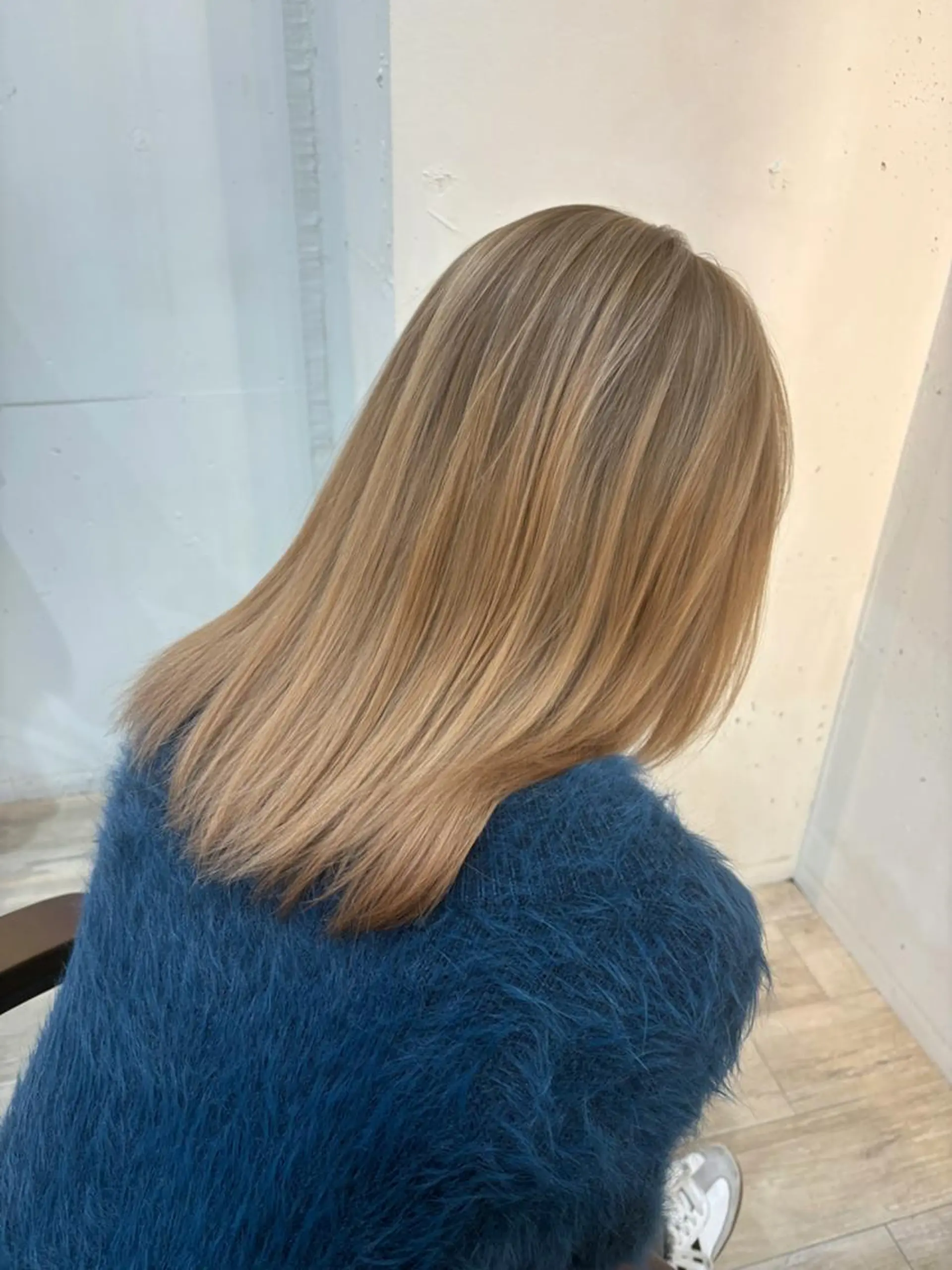 ミディアム カラー ブリーチ 透明感カラー ハイトーンカラー 韓国風ヘア レイヤーカット カット ヘアカラー トリートメント lafit ラフィット 下大利のヘアスタイル