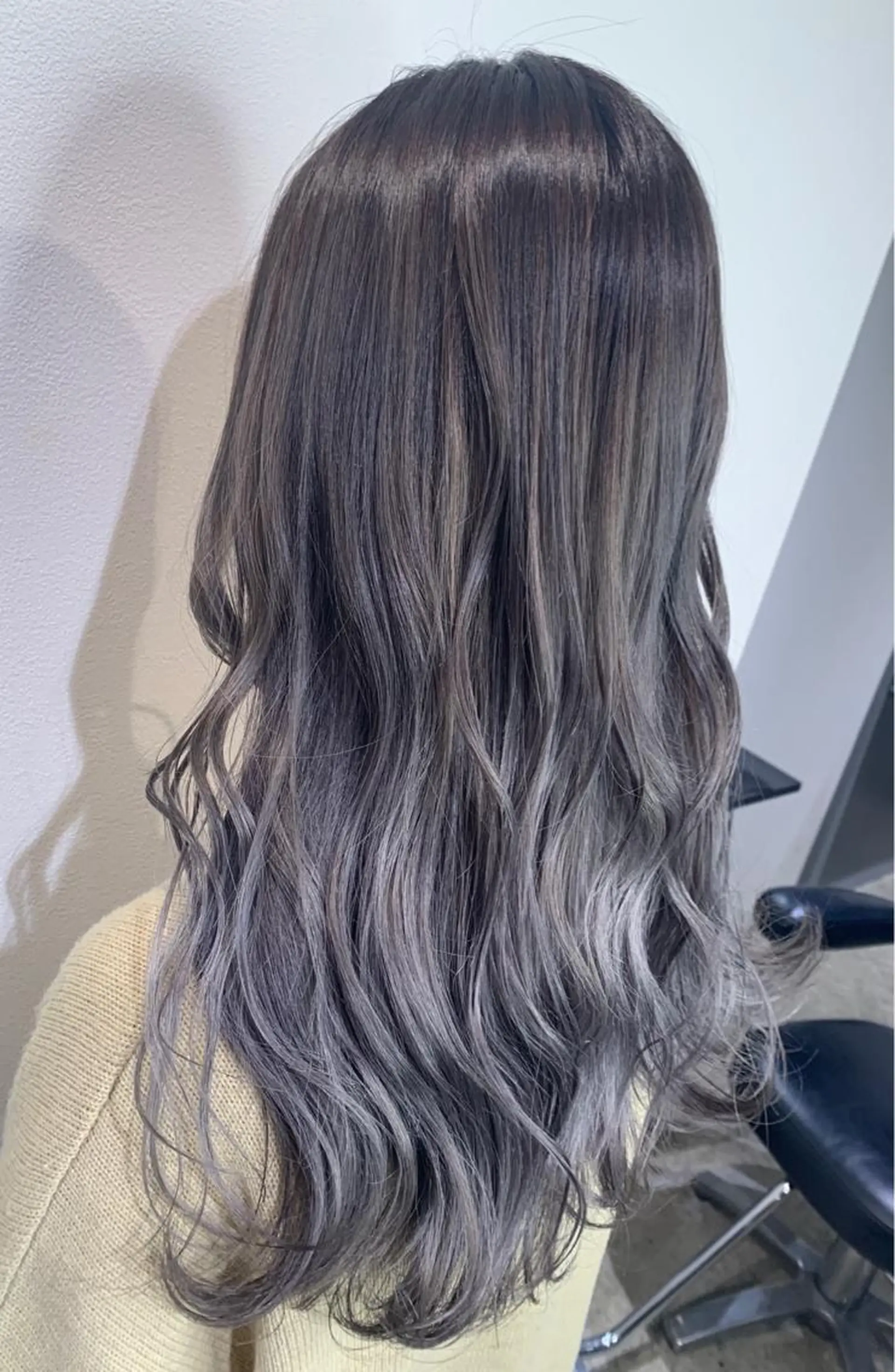 ロング Lilly 中谷友里のヘアスタイル