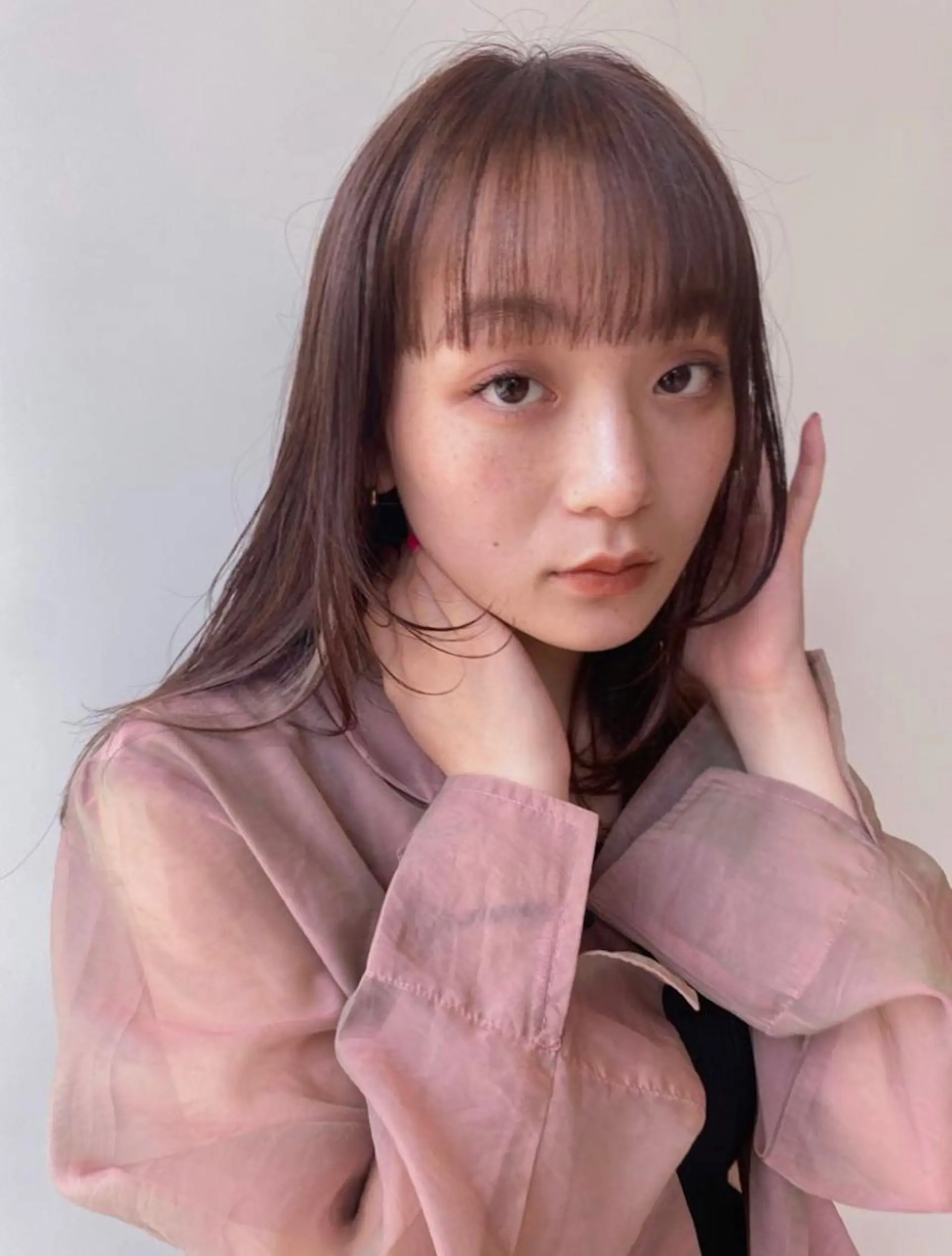 ミディアム カラー ベージュカラー ピンクカラー ピンクベージュ カット ヘアカラー トリートメント shiori/暖色/ レイヤー/似合わせのヘアスタイル