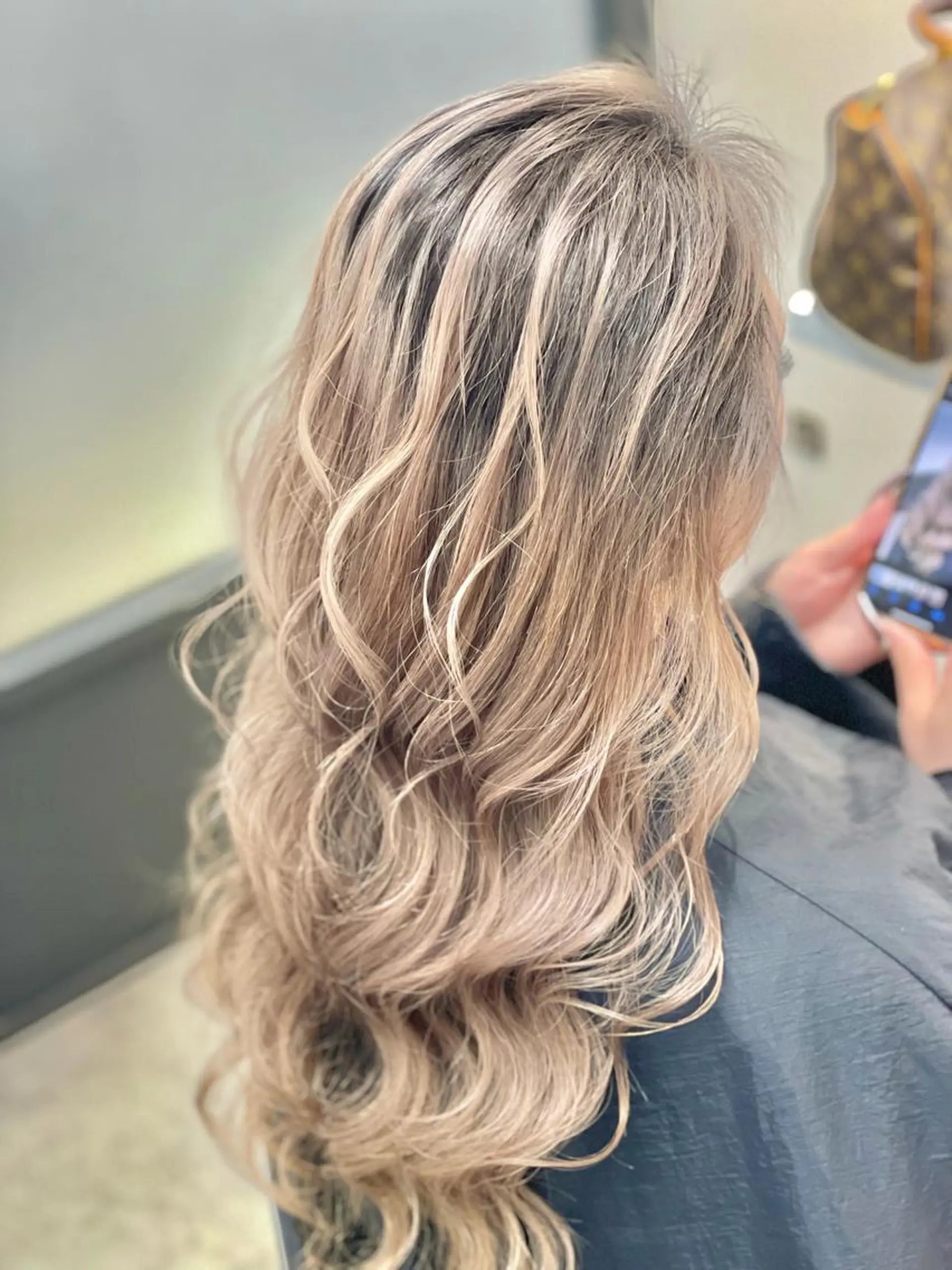 ロング カラー ヘアアレンジ バレイヤージュ ベージュカラー ブリーチ ケアブリーチ デザインカラー ヘアカラー 髪質改善×ハイトーン 中田啄也のヘアスタイル