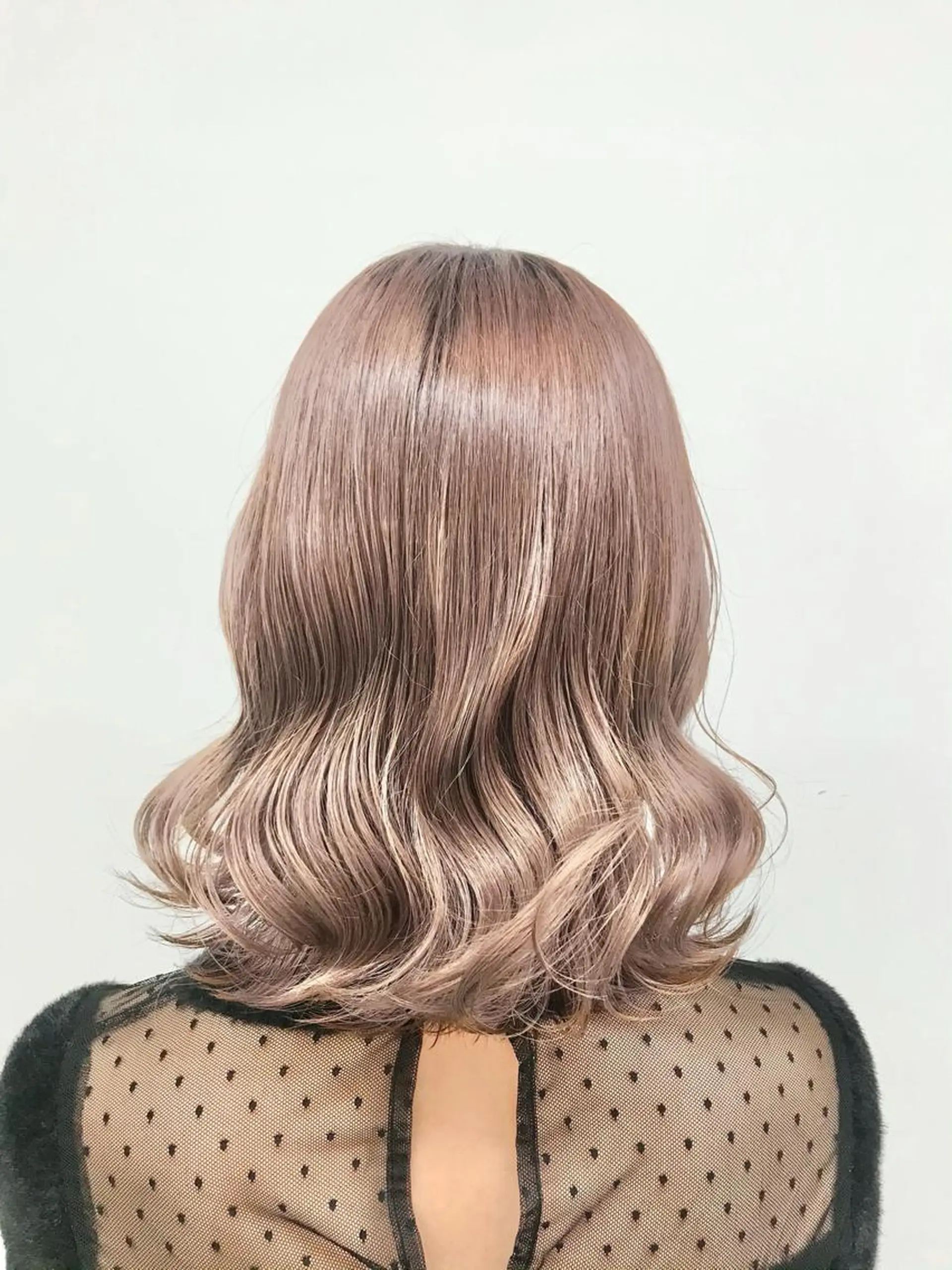 ミディアム カラー 🩵ハイトーン 美咲🩵のヘアスタイル