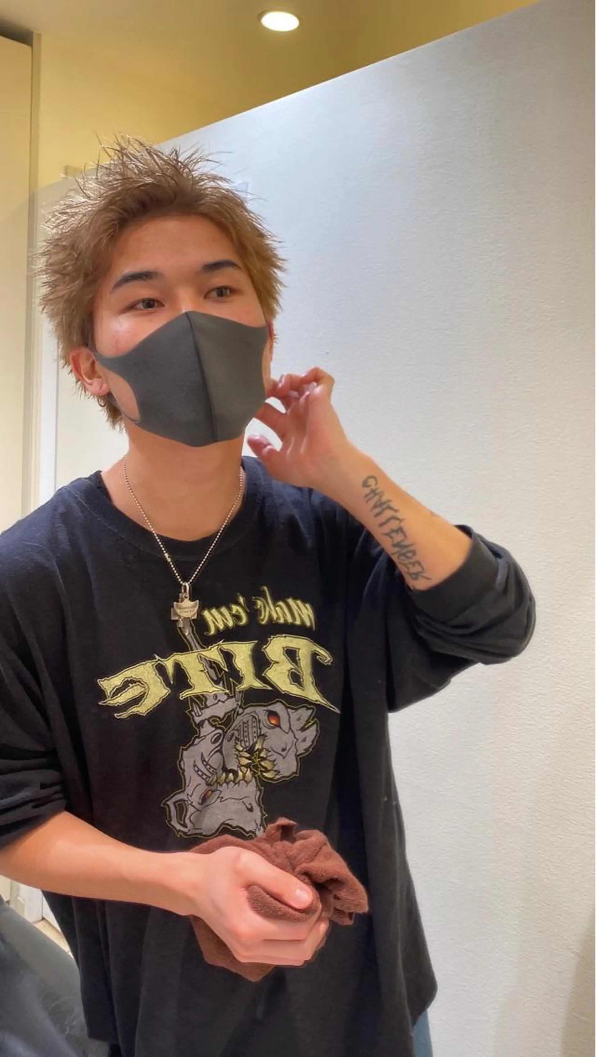 カラー メンズ メンズブリーチ ベージュカラー ブリーチ ブロンド ヘアカラー さこだ　しょうた 【副店長】のヘアスタイル