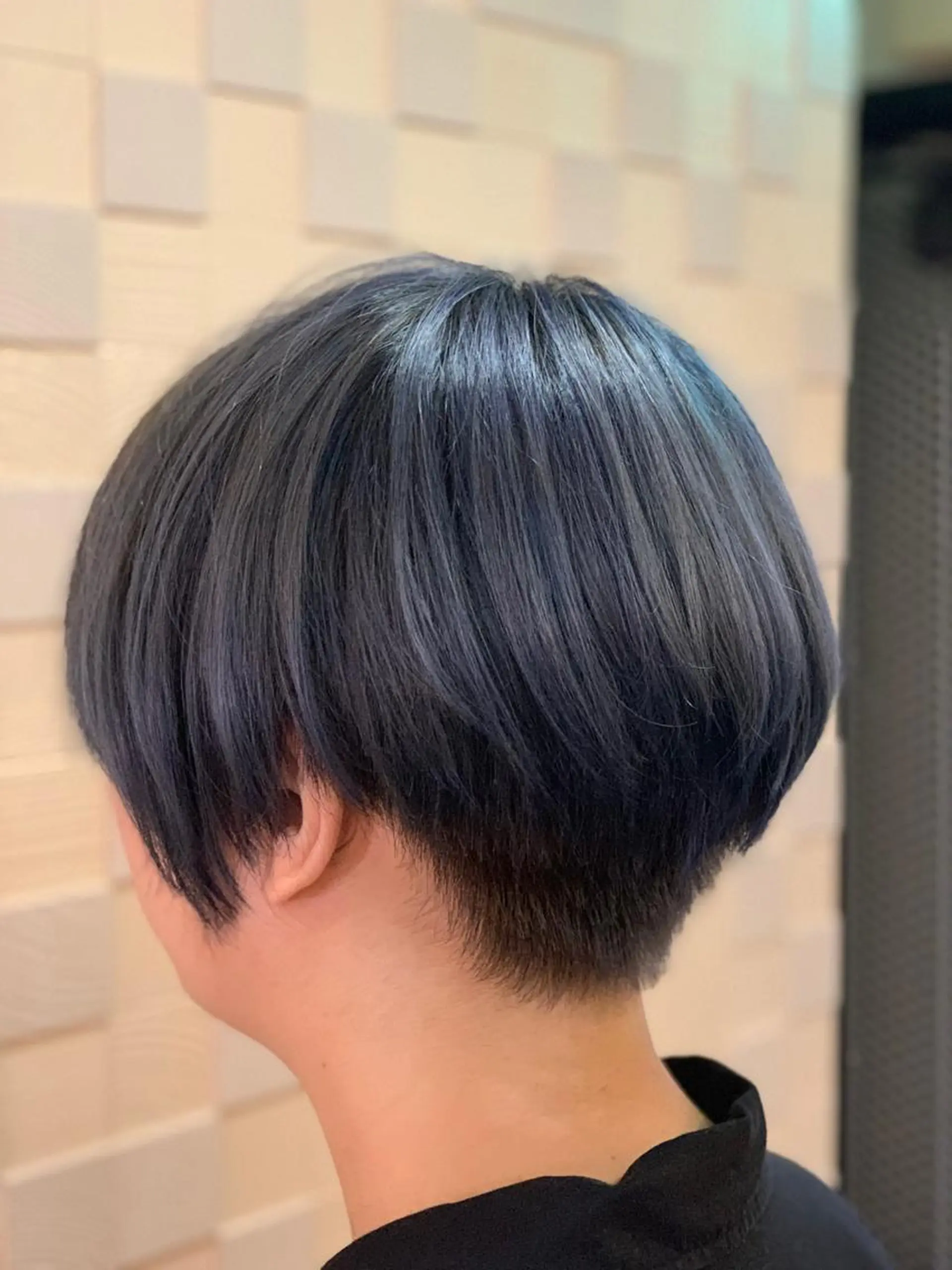 ショート カラー アッシュ ブリーチ シルバー シルバーアッシュ カット ヘアカラー トリートメント LINK yumiのヘアスタイル