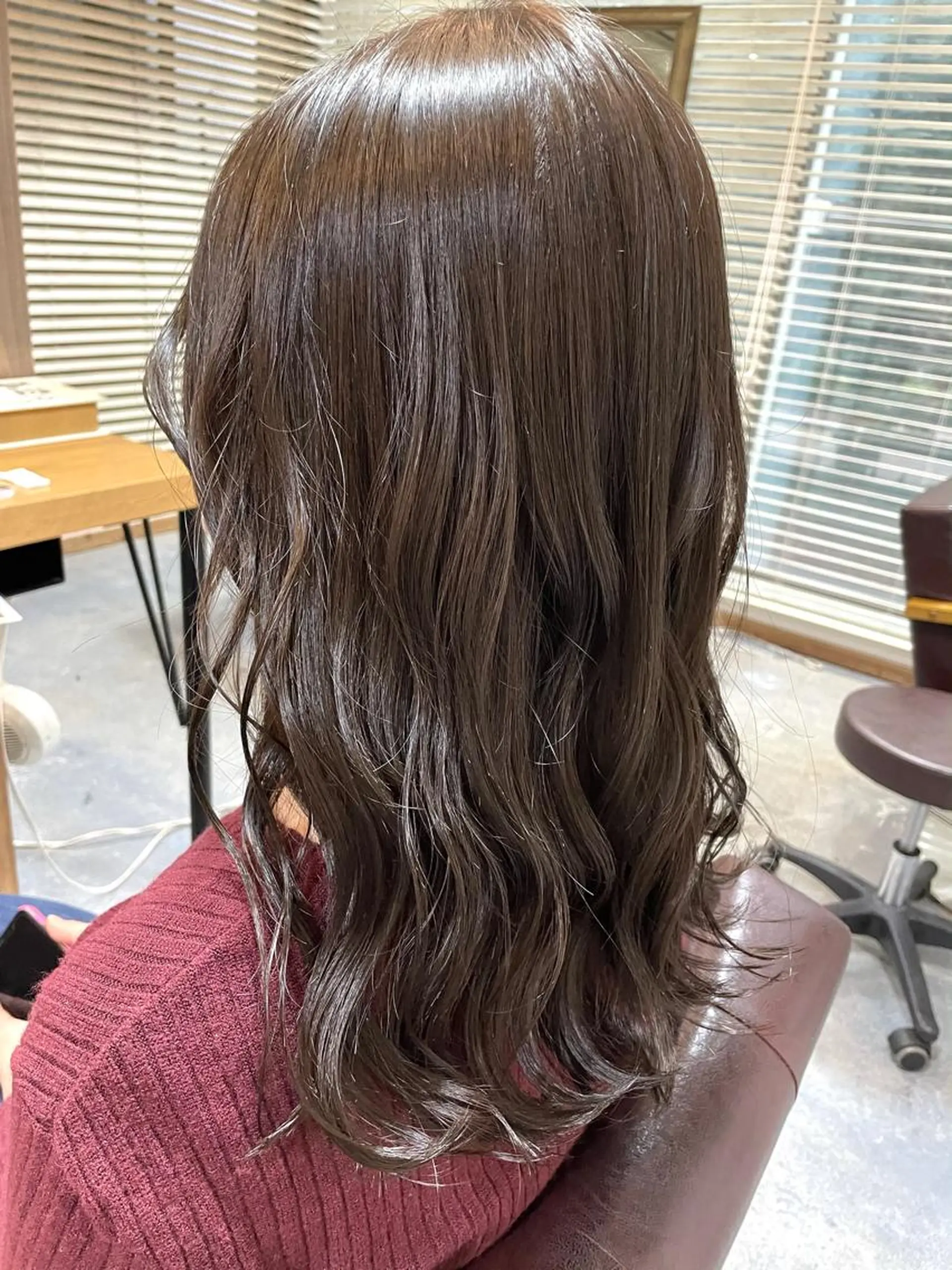 セミロング カラー 鈴木 咲輝のヘアスタイル