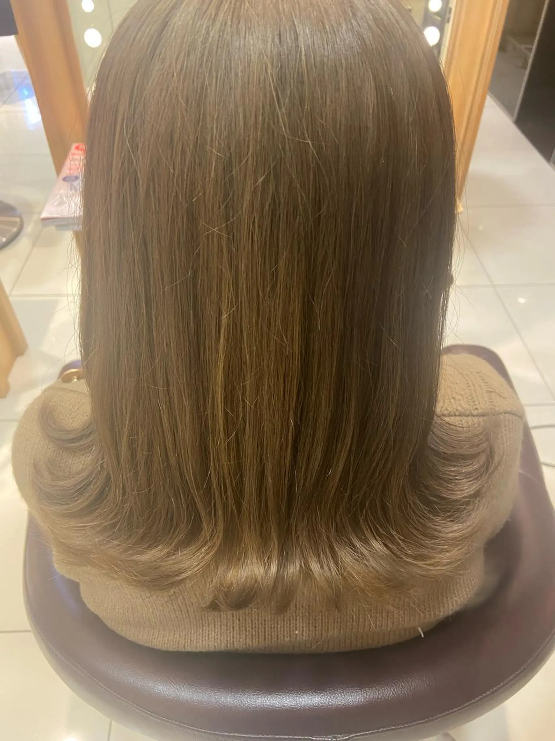 ミディアム カラー ベージュカラー ブリーチ ミルクティーベージュ なつな/ 透明感カラーのヘアスタイル