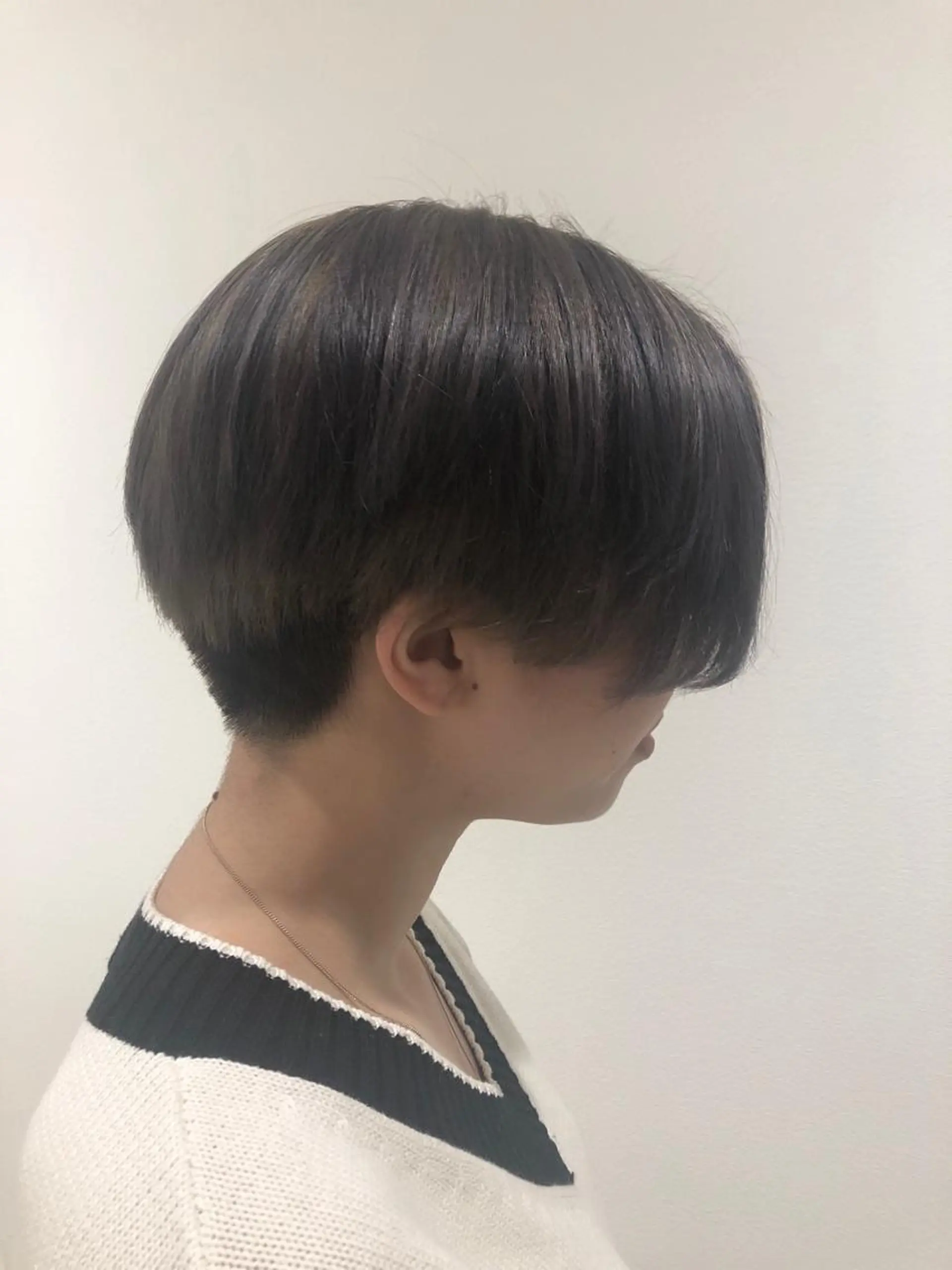 ショート カラー ハンサムショート ハイライトカラー パープルカラー シルバー ハイライト 宮崎 睦のヘアスタイル