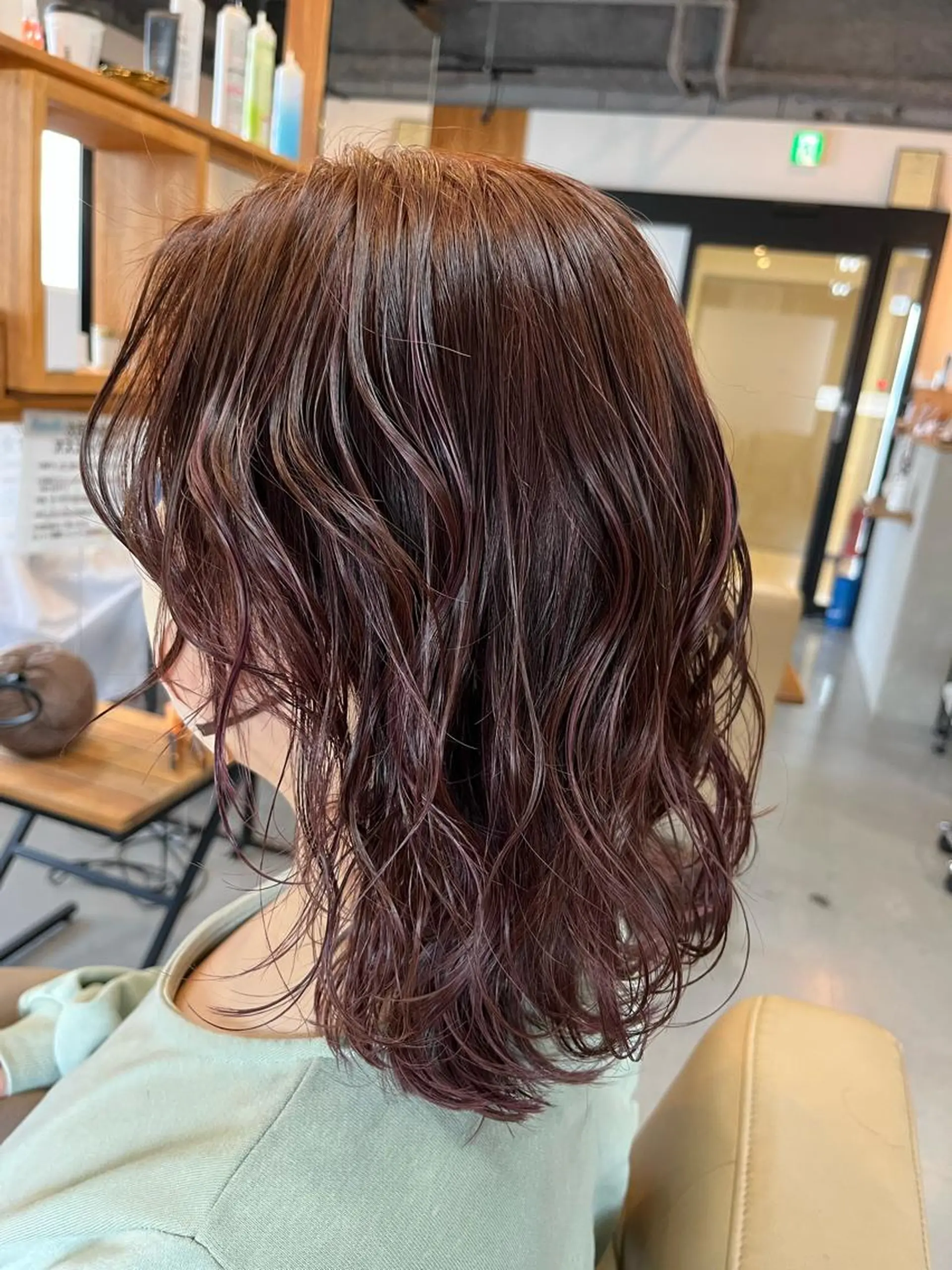 ミディアム パープルカラー レイヤーカット カット ヘアカラー 阪神西宮★JUNO 川﨑温子のヘアスタイル