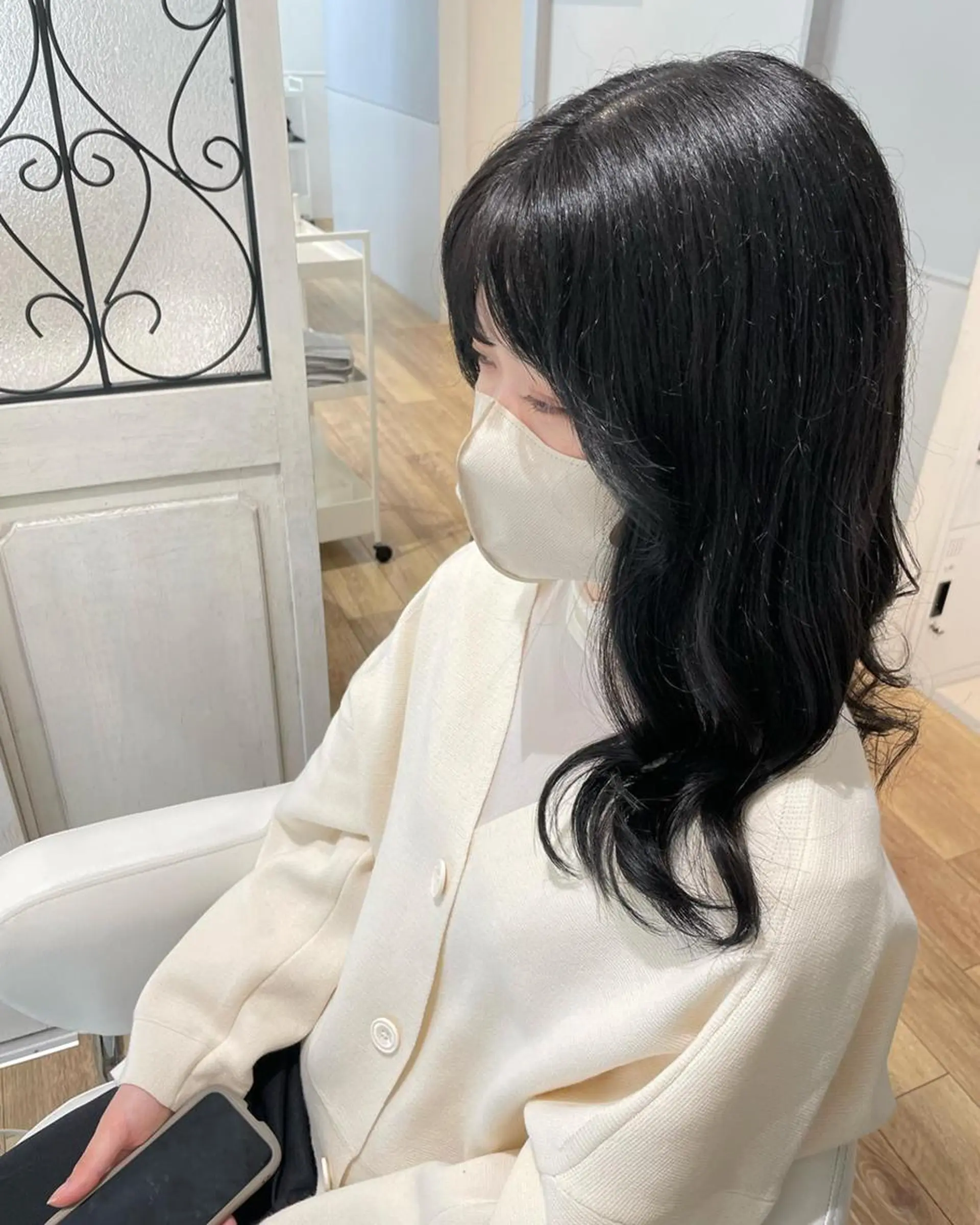ミディアム カラー パーマ ヘアアレンジ メンズ キッズ ネイル マツエク・マツパ 黒髪 ブルーカラー ブルーブラック 透明感カラー ブルー 🫧垢抜けヘア🫧 SHIORIのヘアスタイル