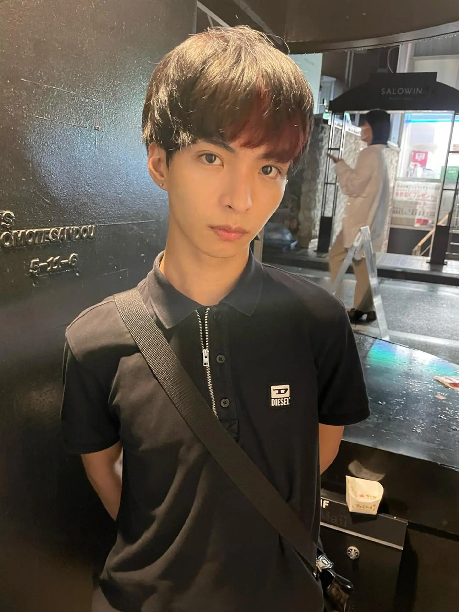 ショート カラー メンズ メンズバレイヤージュ メンズブリーチ センターパート フェードカット メンズハイライト ヘアカラー トリートメント スパイラルパーマ 🌐hina⭐️のヘアスタイル