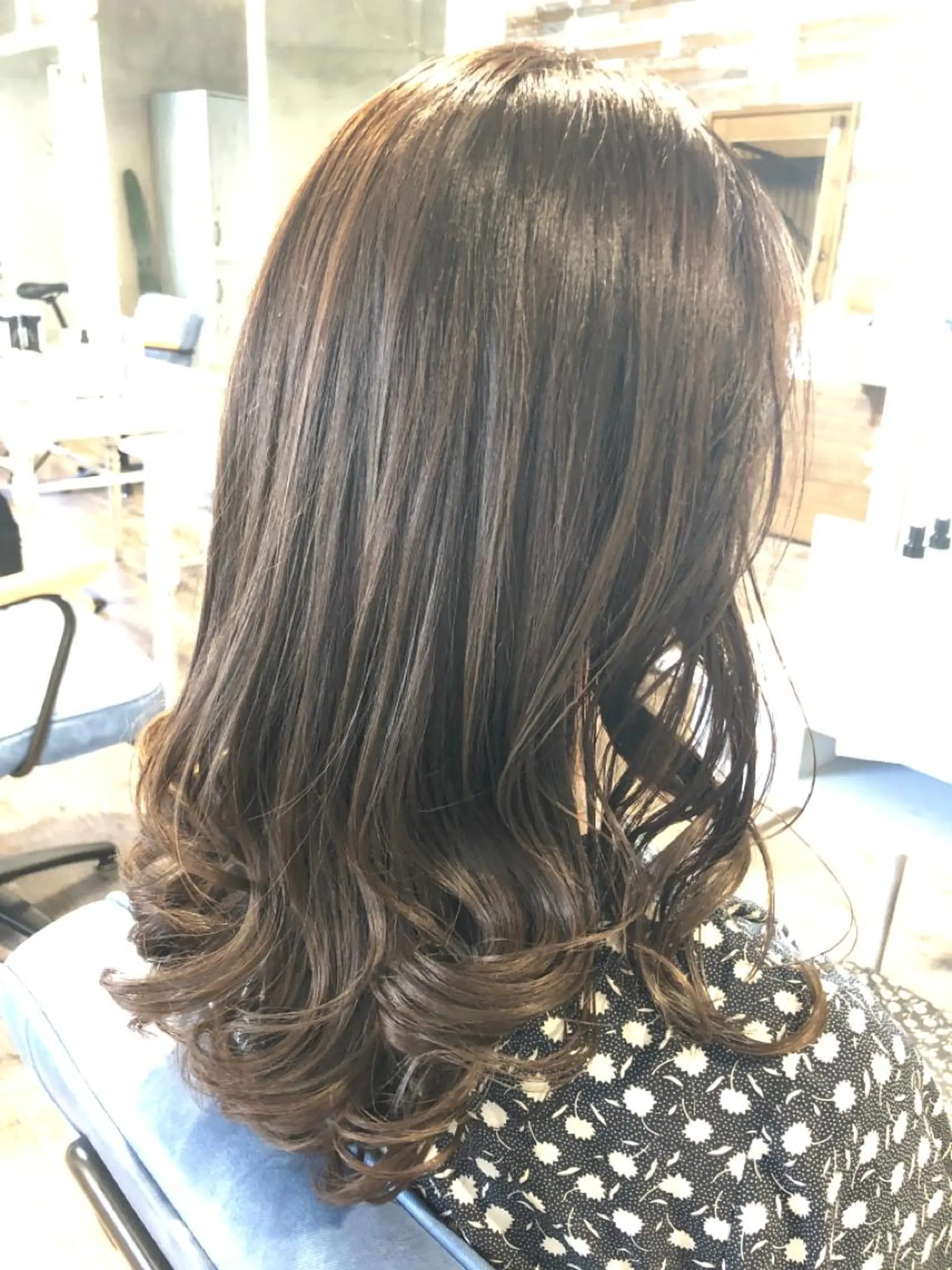 ミディアム KOU コウのヘアスタイル