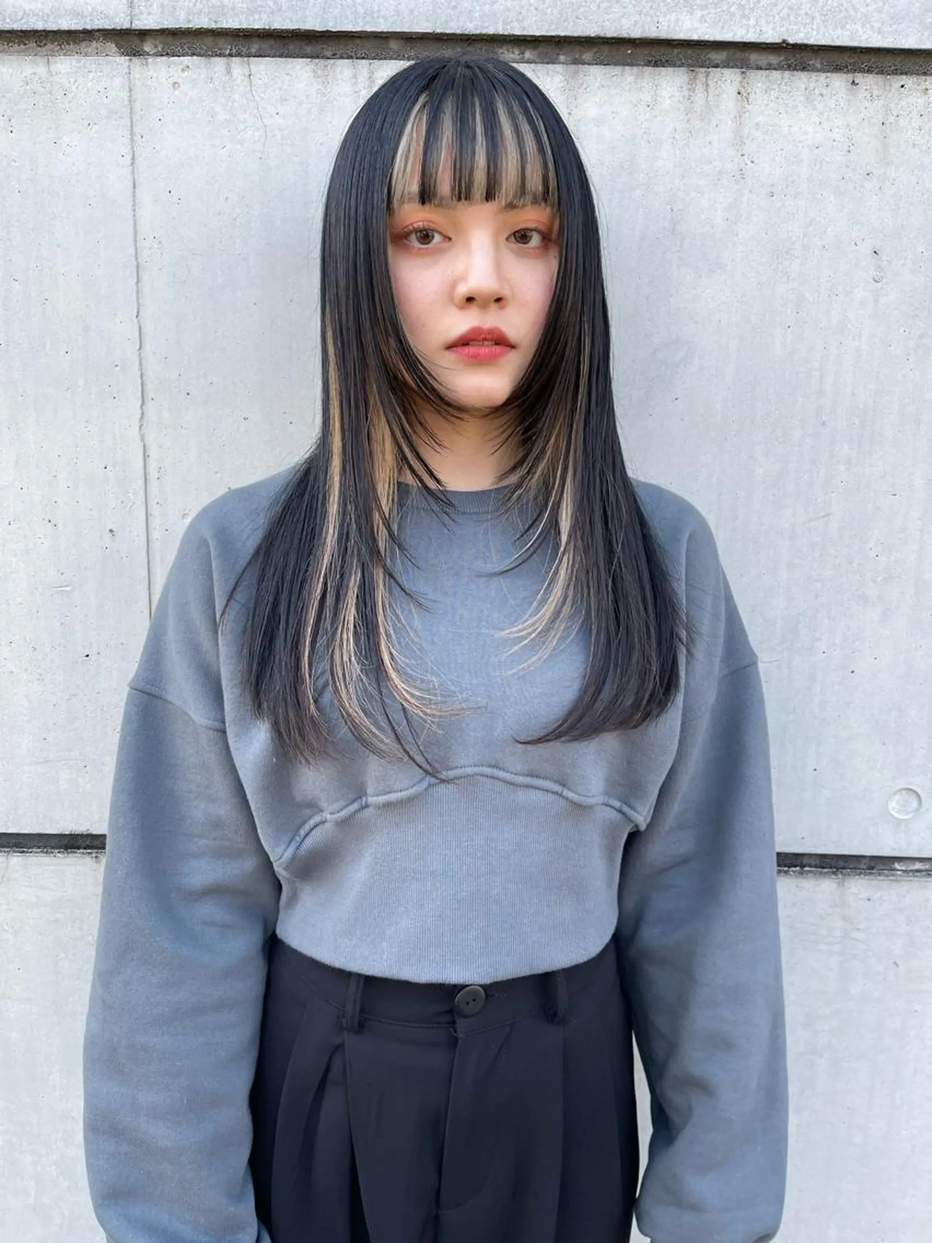 ロング カラー 顔まわりレイヤー デザインカットのヘアスタイル