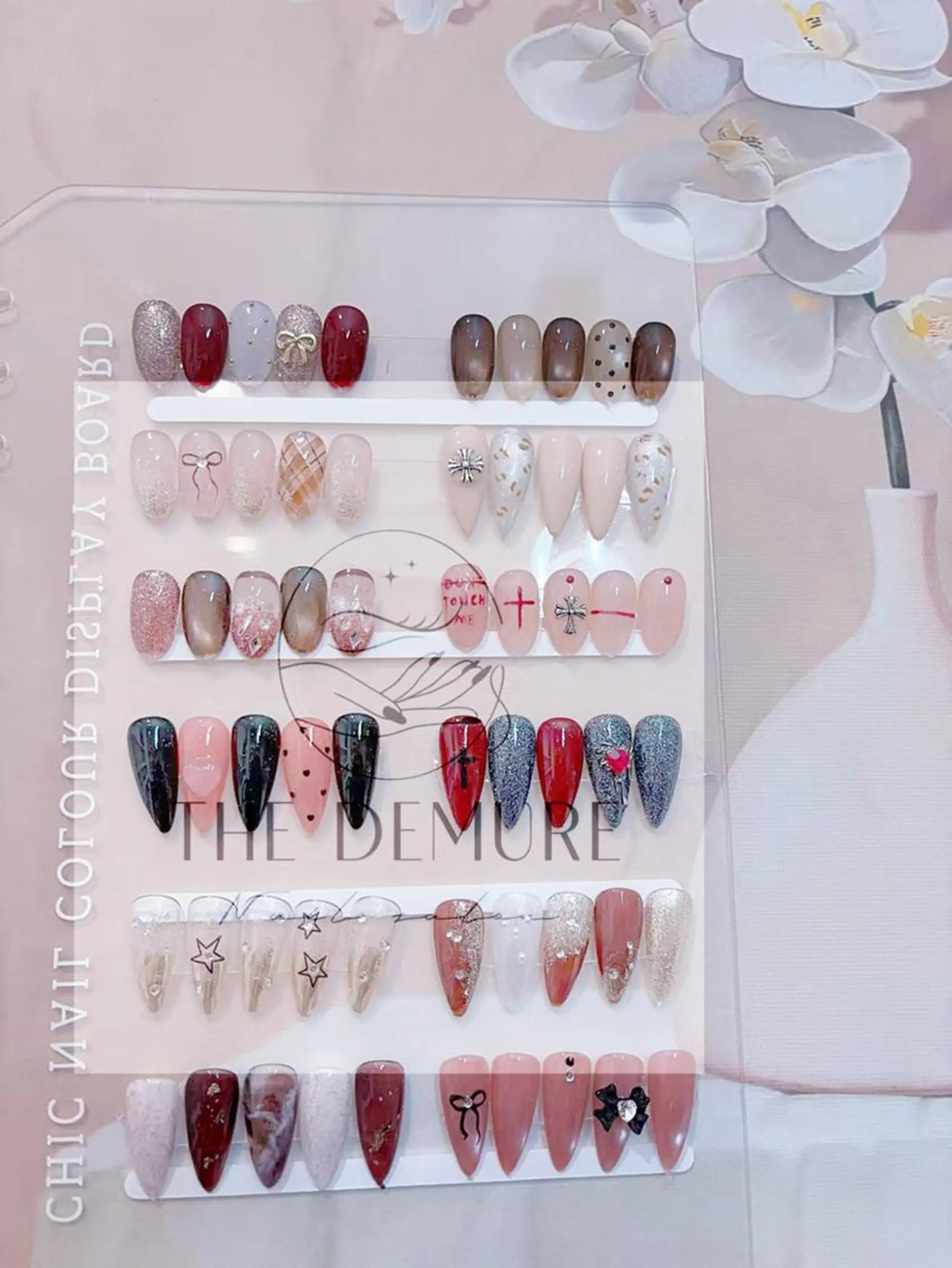 ネイル ハンドネイル ハンドケア Demure リリス　銀座店のネイルデザイン