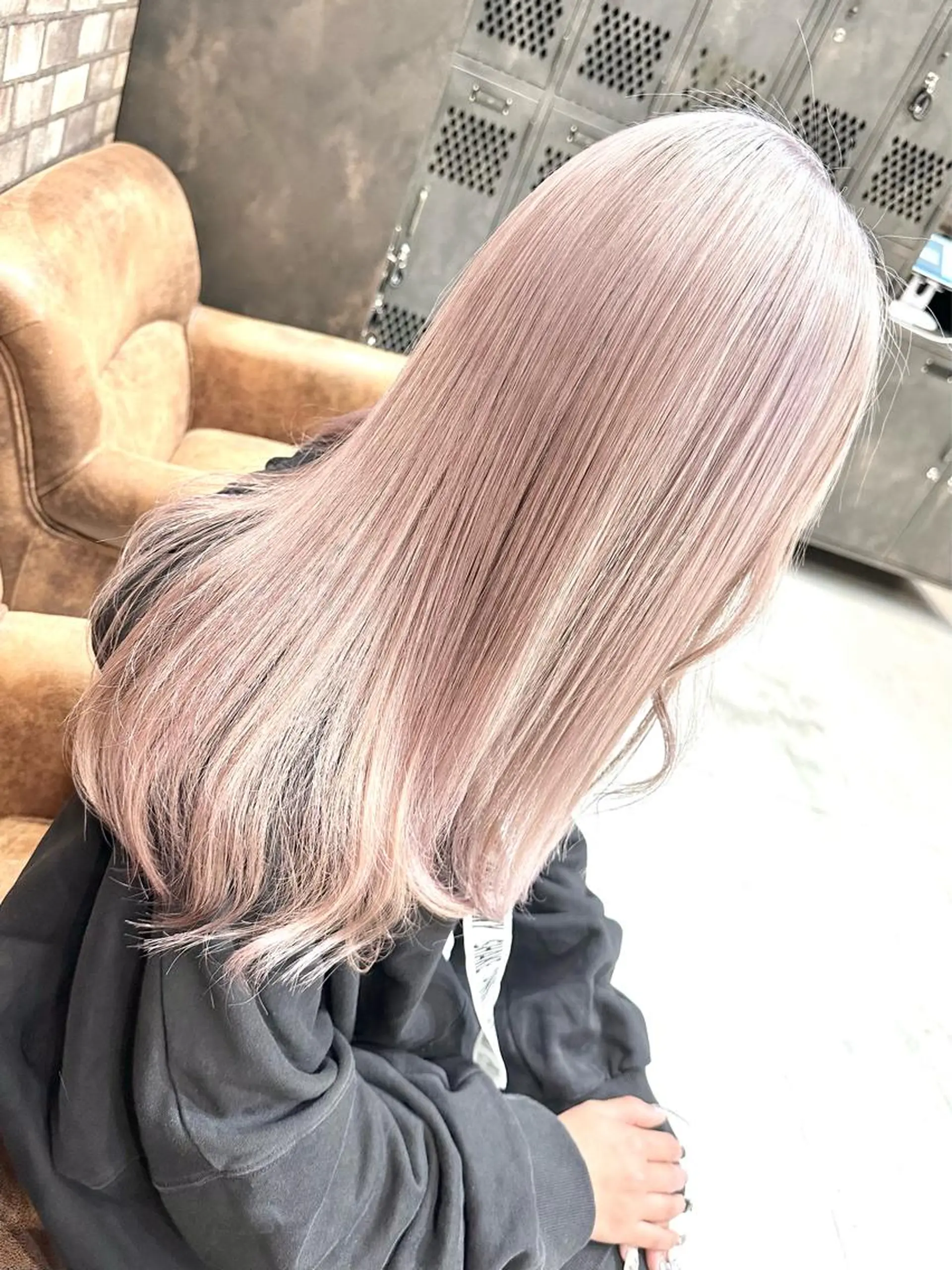 セミロング 🔷ブリーチバレイヤ ージュ🔷飯野達也のヘアスタイル