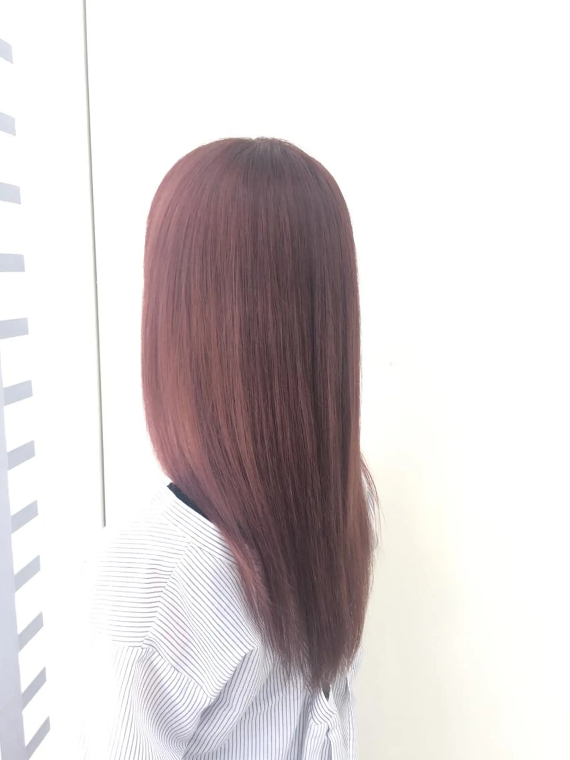 ロング アッシュ Zina SAKIのヘアスタイル