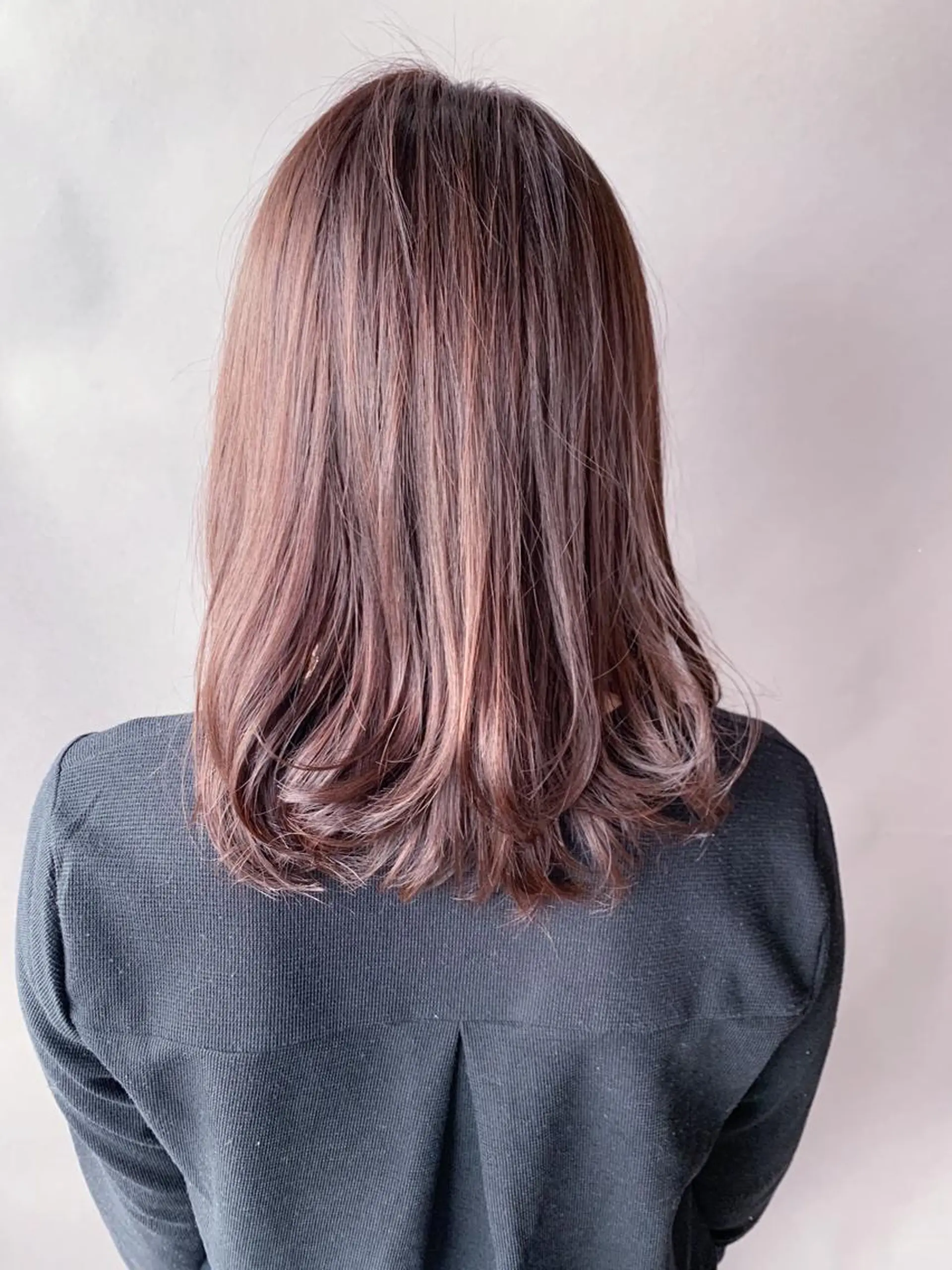 ミディアム カラー 福森 みずきのヘアスタイル