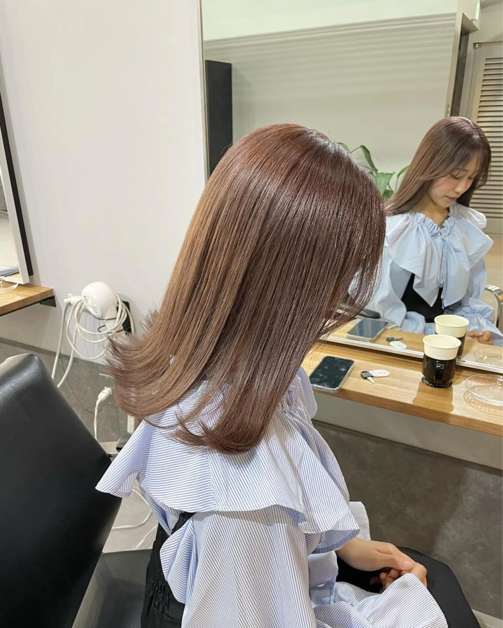 セミロング カラー ミルクティーベージュ ❤︎レイヤー　MIAのヘアスタイル