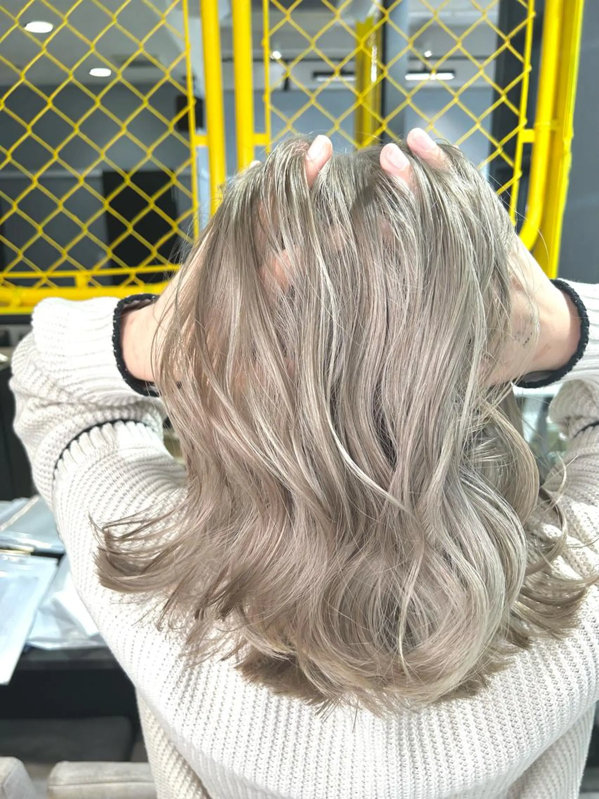 ミディアム カラー ブロンド ホワイトブロンド Giselハヤシ ケンタのヘアスタイル