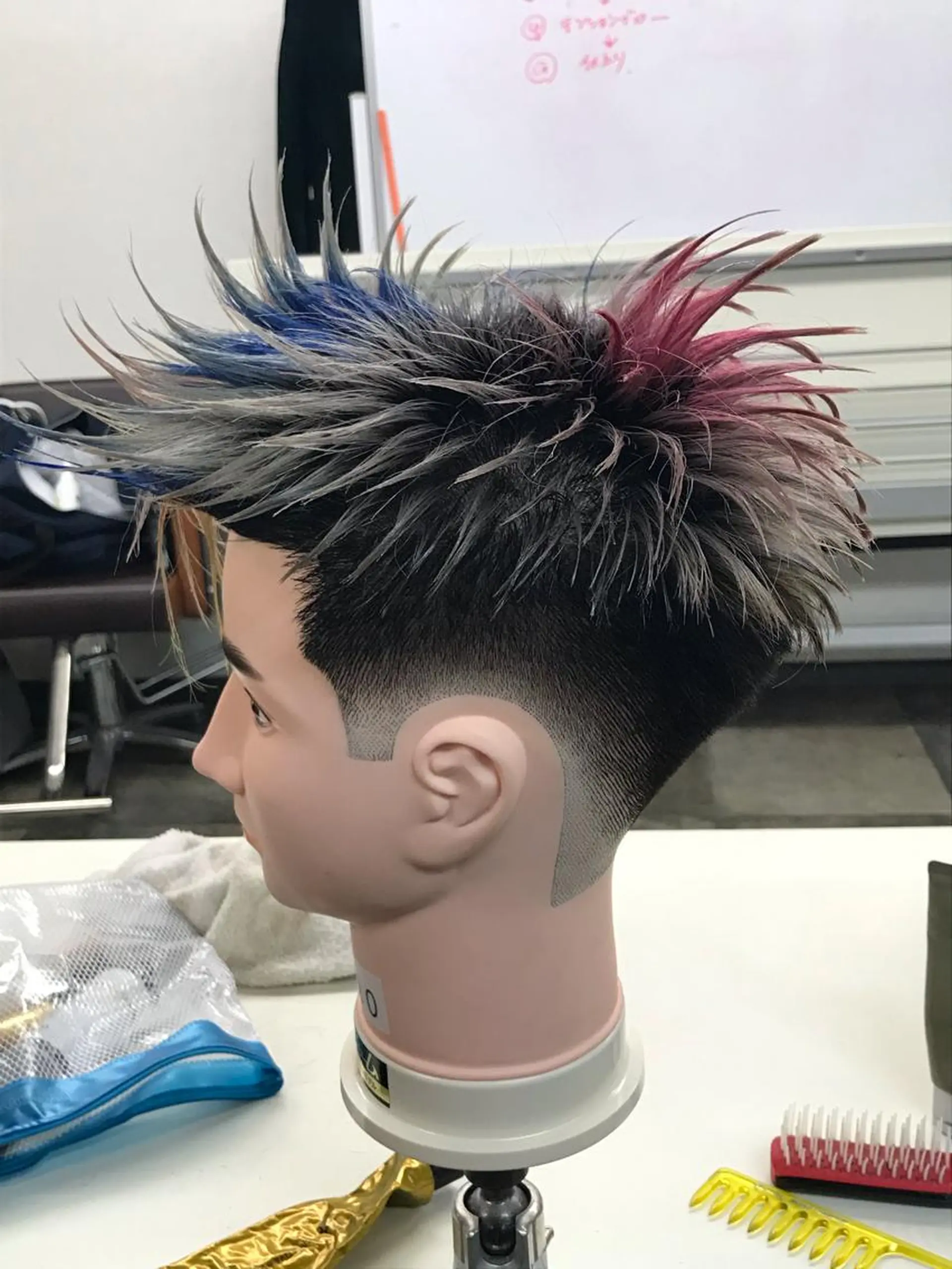 ショート カラー 林 聖也のヘアスタイル