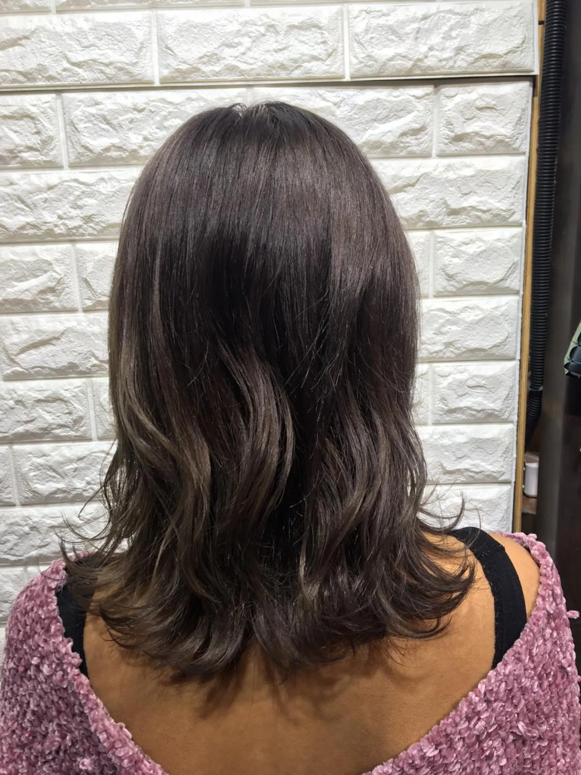 ミディアム カラー ダークグレー ハイトーンカラー IwAsh大和駅前店 河野亜里香のヘアスタイル