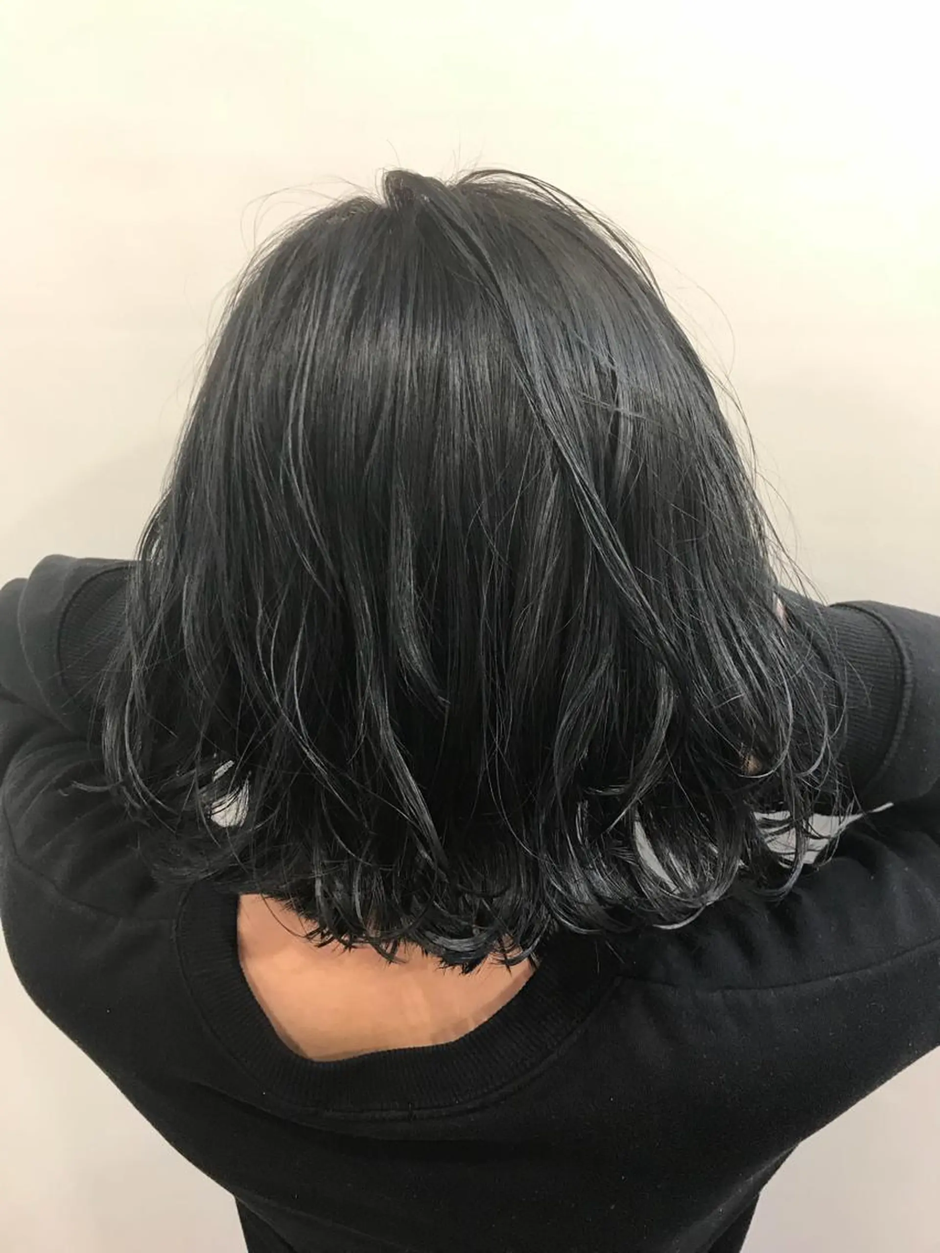 ミディアム カラー ブリーチ ブルーカラー ブルージュ カット ヘアカラー トリートメント 平尾 拓也のヘアスタイル