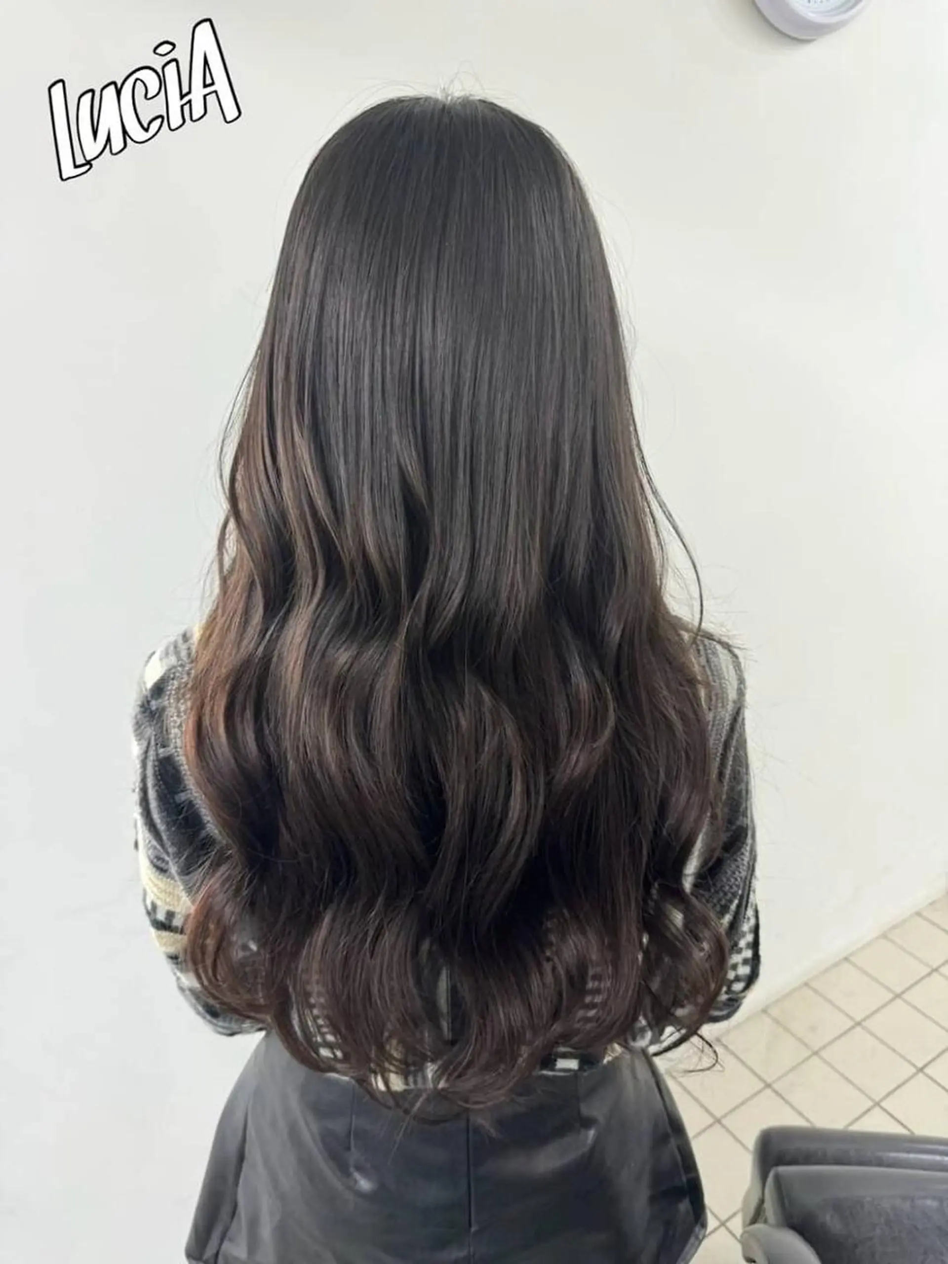 ロング ヘアアレンジ カラー シールエクステ 黒髪 ブリーチ ダブルカラー ハイトーンカラー LuciAエクステ カラー3000セラのヘアスタイル