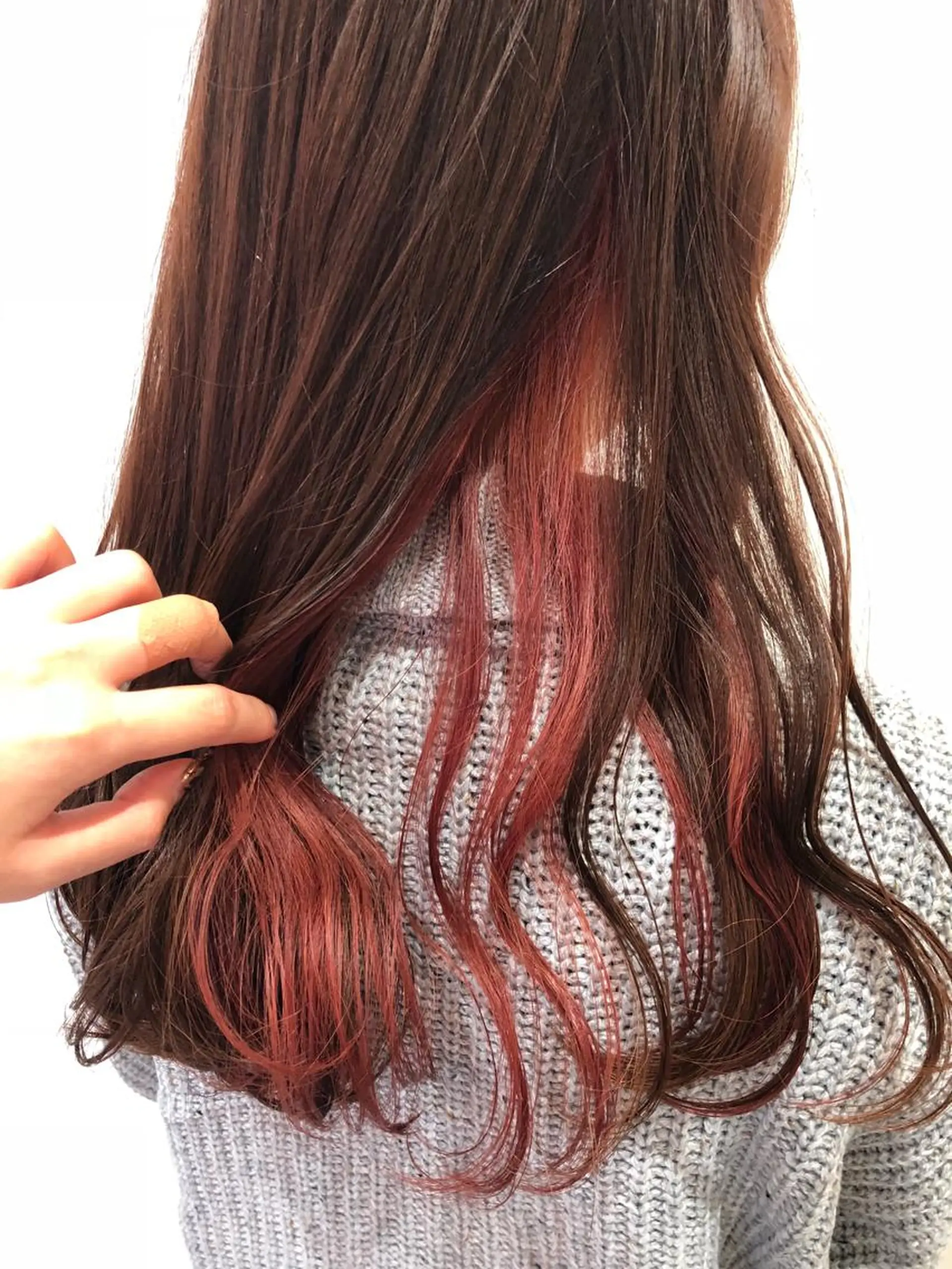 ロング カラー インナーカラー ピンクカラー レッドカラー Amour なぐらのヘアスタイル